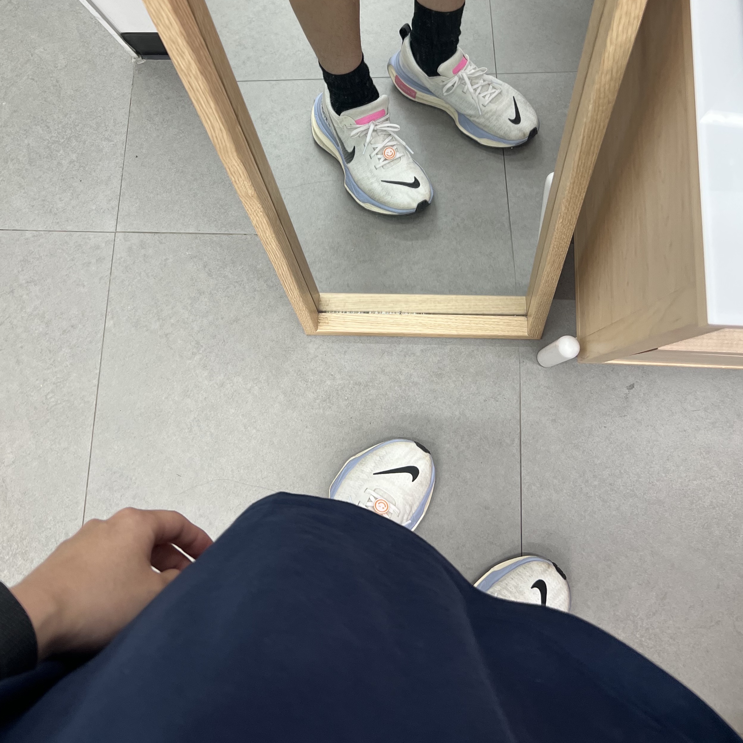 Nike ZoomX Invincible Run Flyknit 3 White Cobalt Bliss 착용 스타일