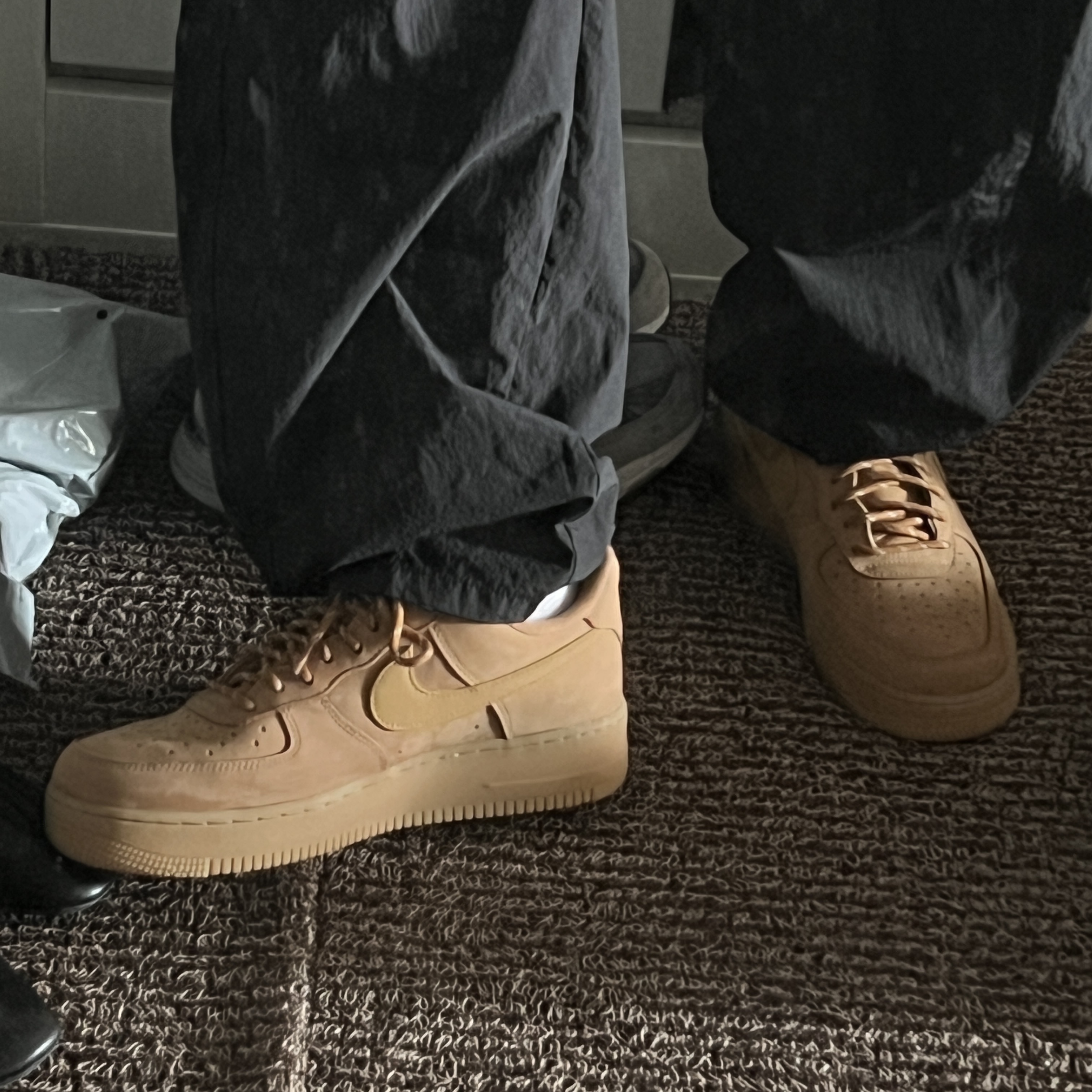 Nike Air Force 1 '07 WB Flax 착용 스타일
