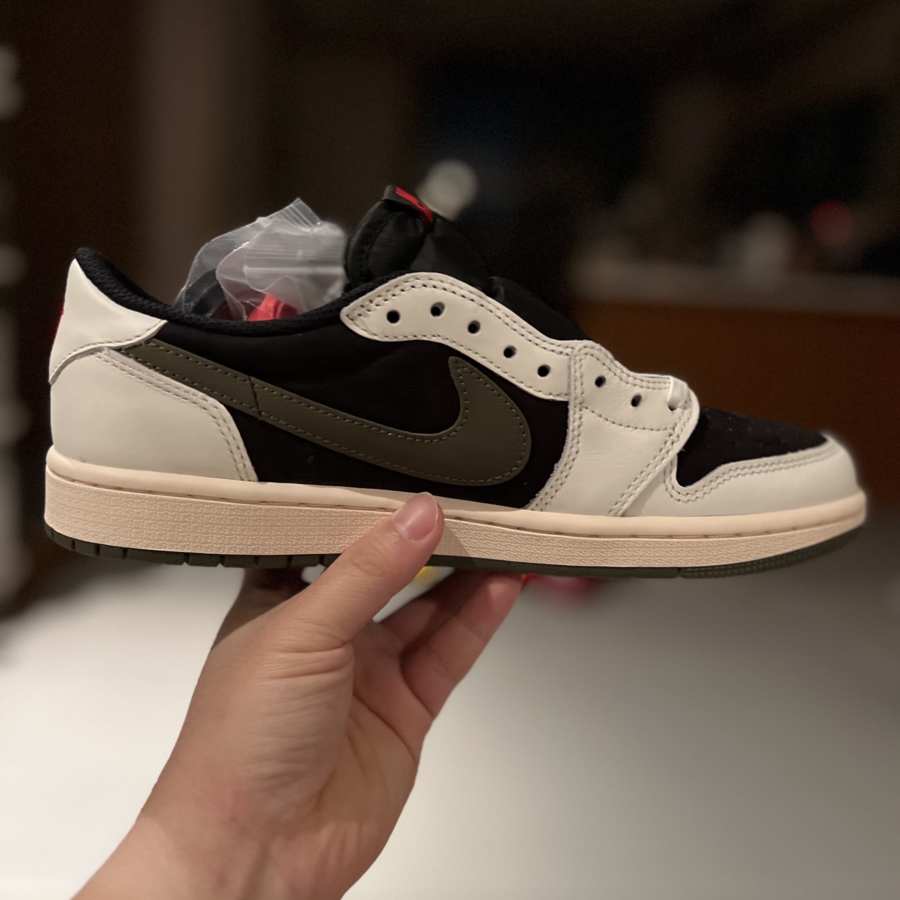 (W) Jordan 1 x Travis Scott Retro Low OG SP Medium Olive 착용 스타일