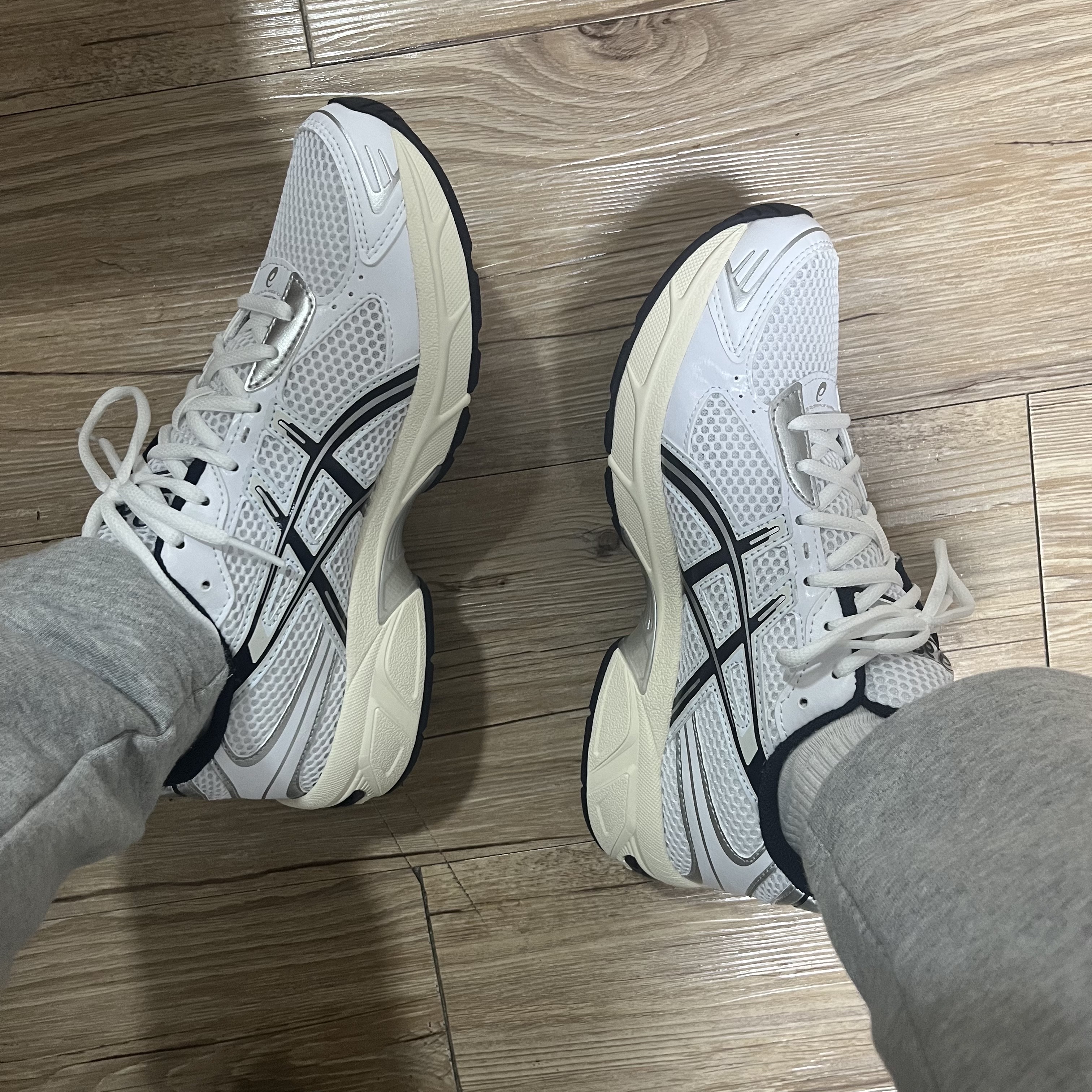 (W) Asics Gel-1130 White Midnight 착용 스타일