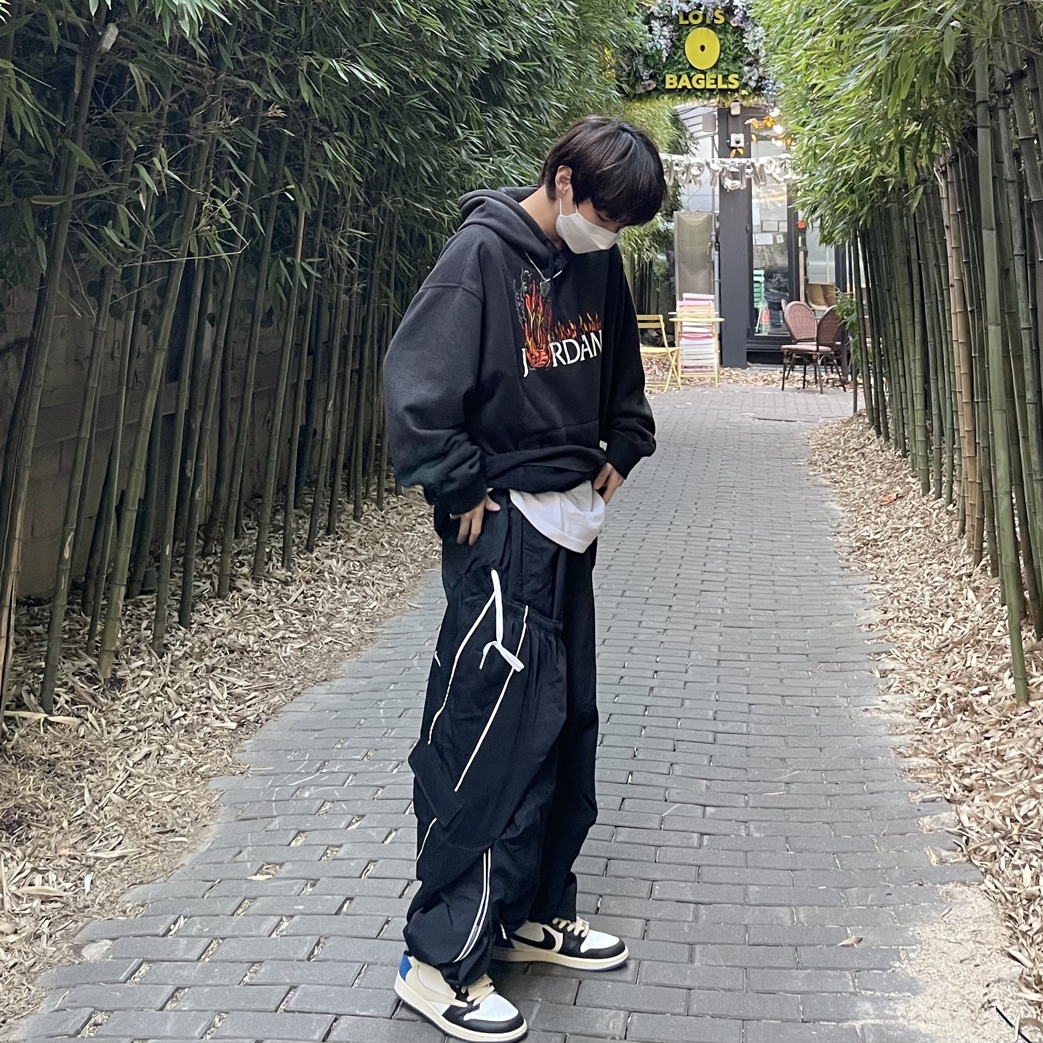 Jordan 1 x Travis Scott x Fragment Retro Low OG SP Military Blue, Nike NRG DH Pants Black 착용 스타일