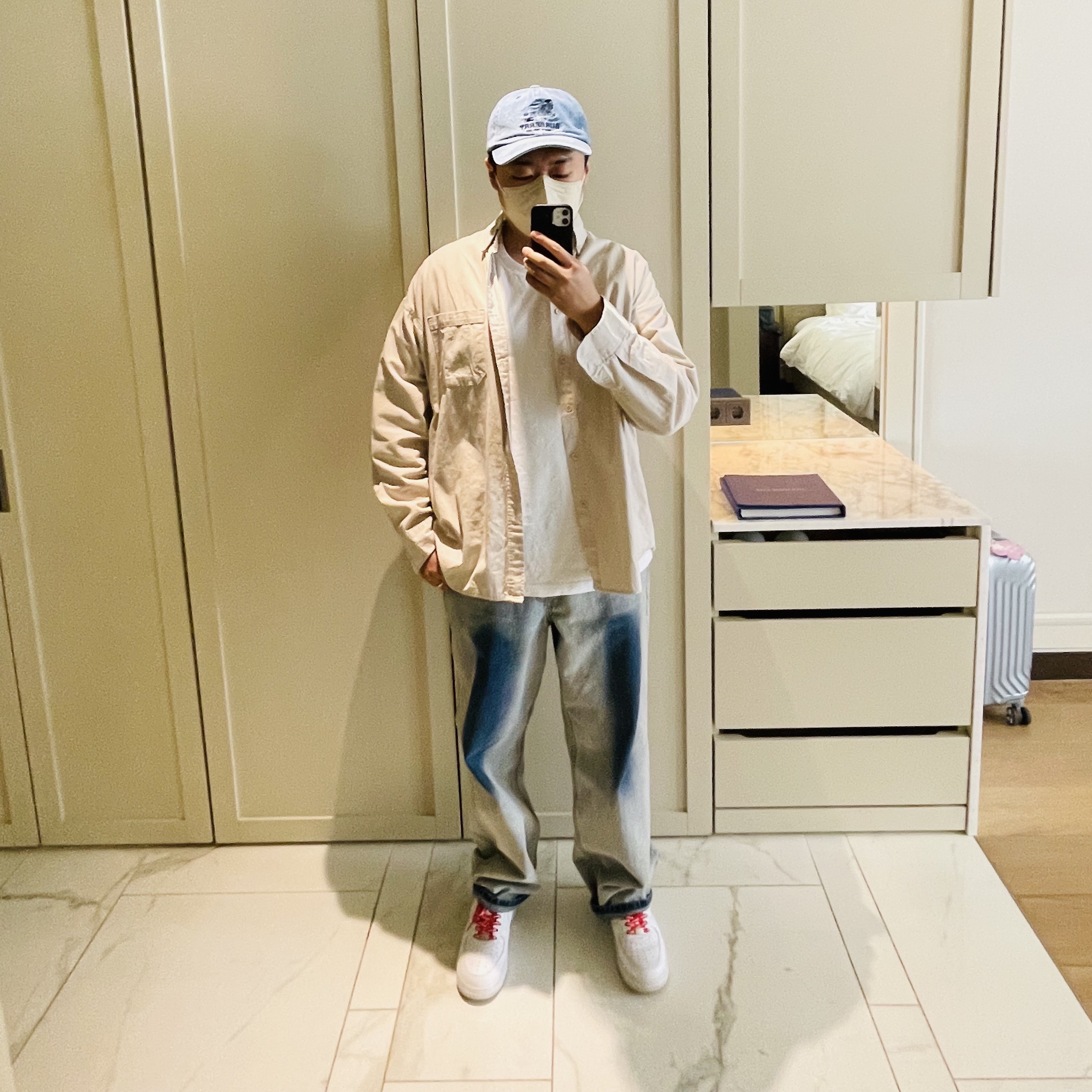 Nike x Supreme Air Force 1 Low White, Supreme x Burberry Denim 6-Panel Washed Blue - 22SS 착용 스타일 - 1