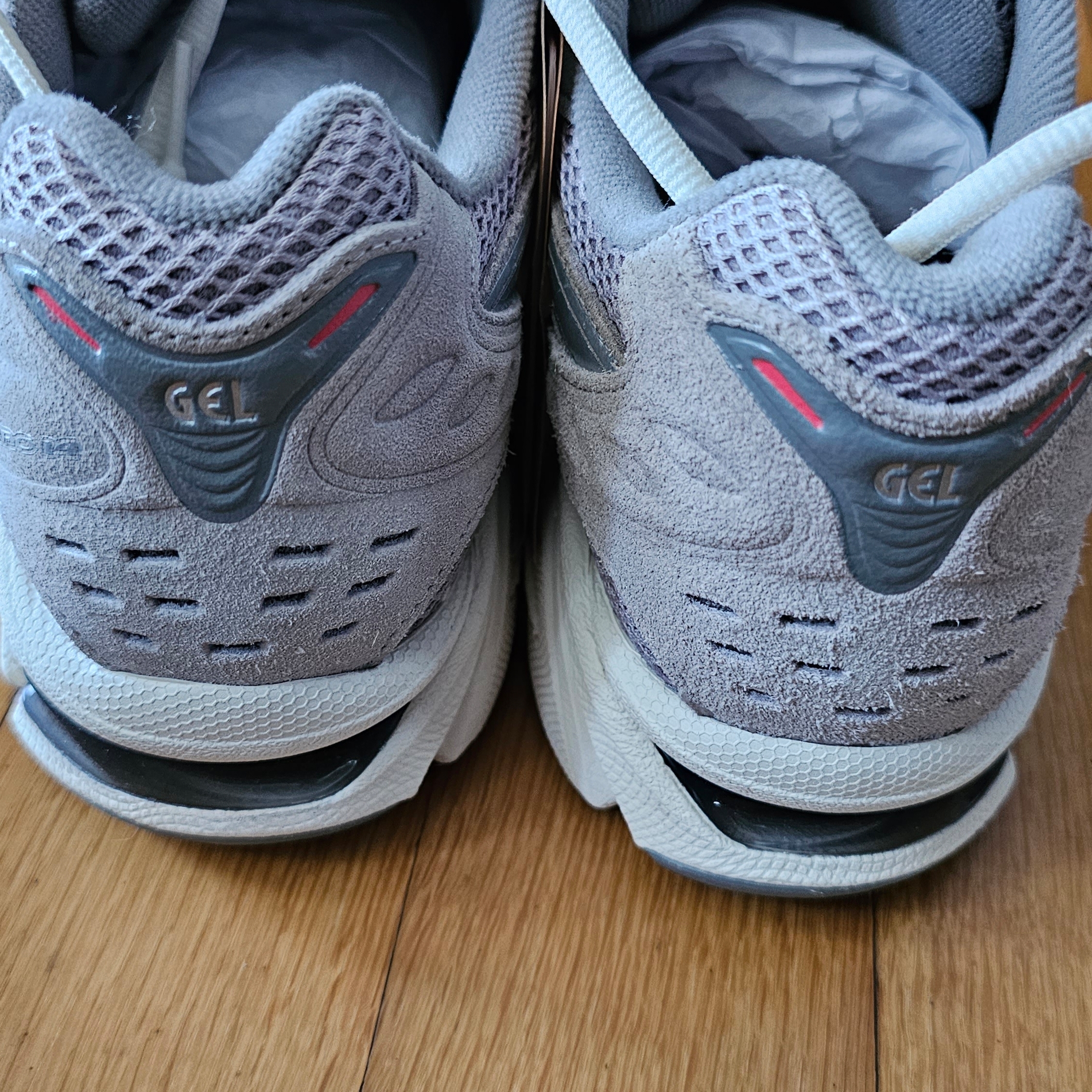 Asics Gel-Kayano 14 Clay Grey Pure Silver 착용 스타일