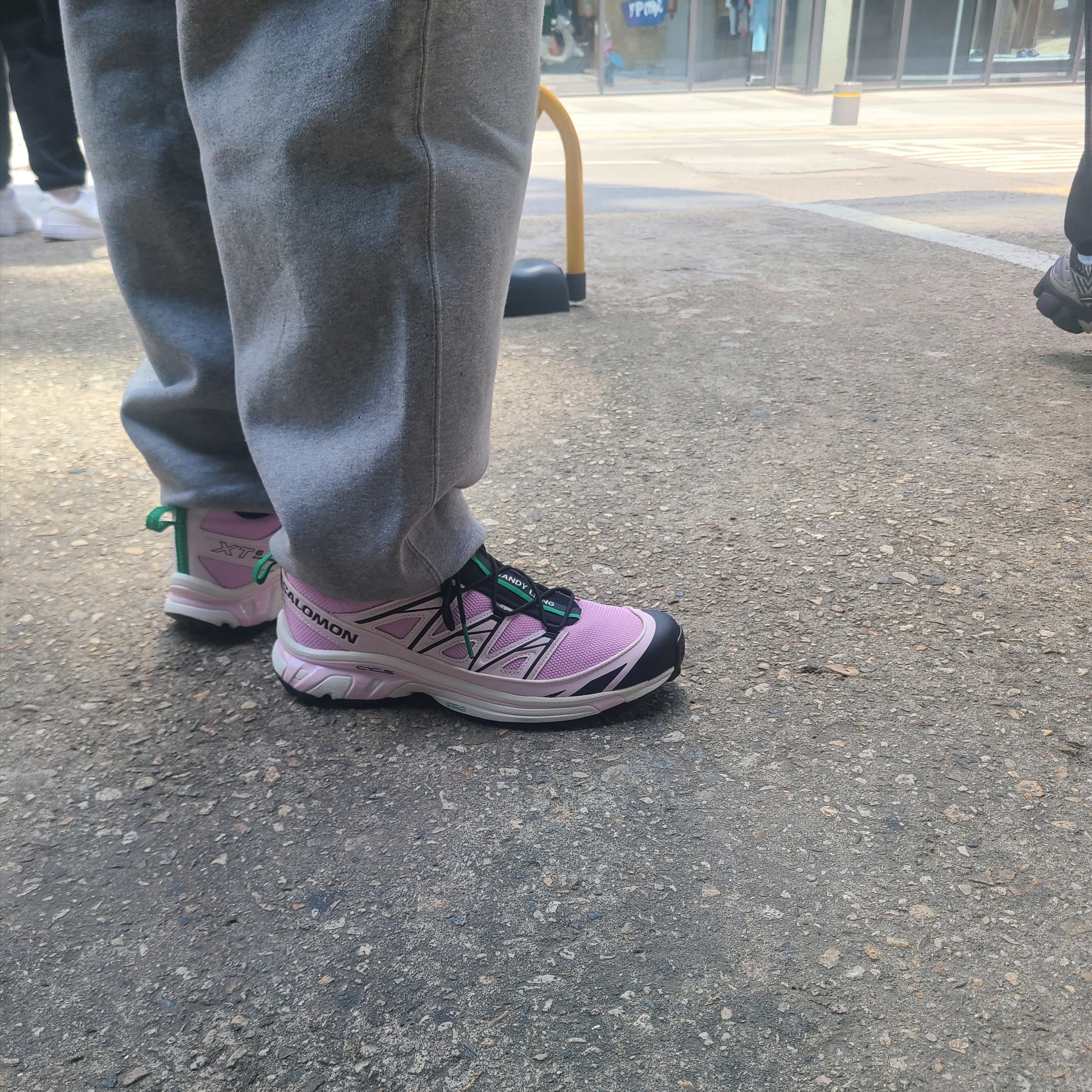 Salomon x Sandy Liang XT-6 Expanse Cradle Pink 착용 스타일