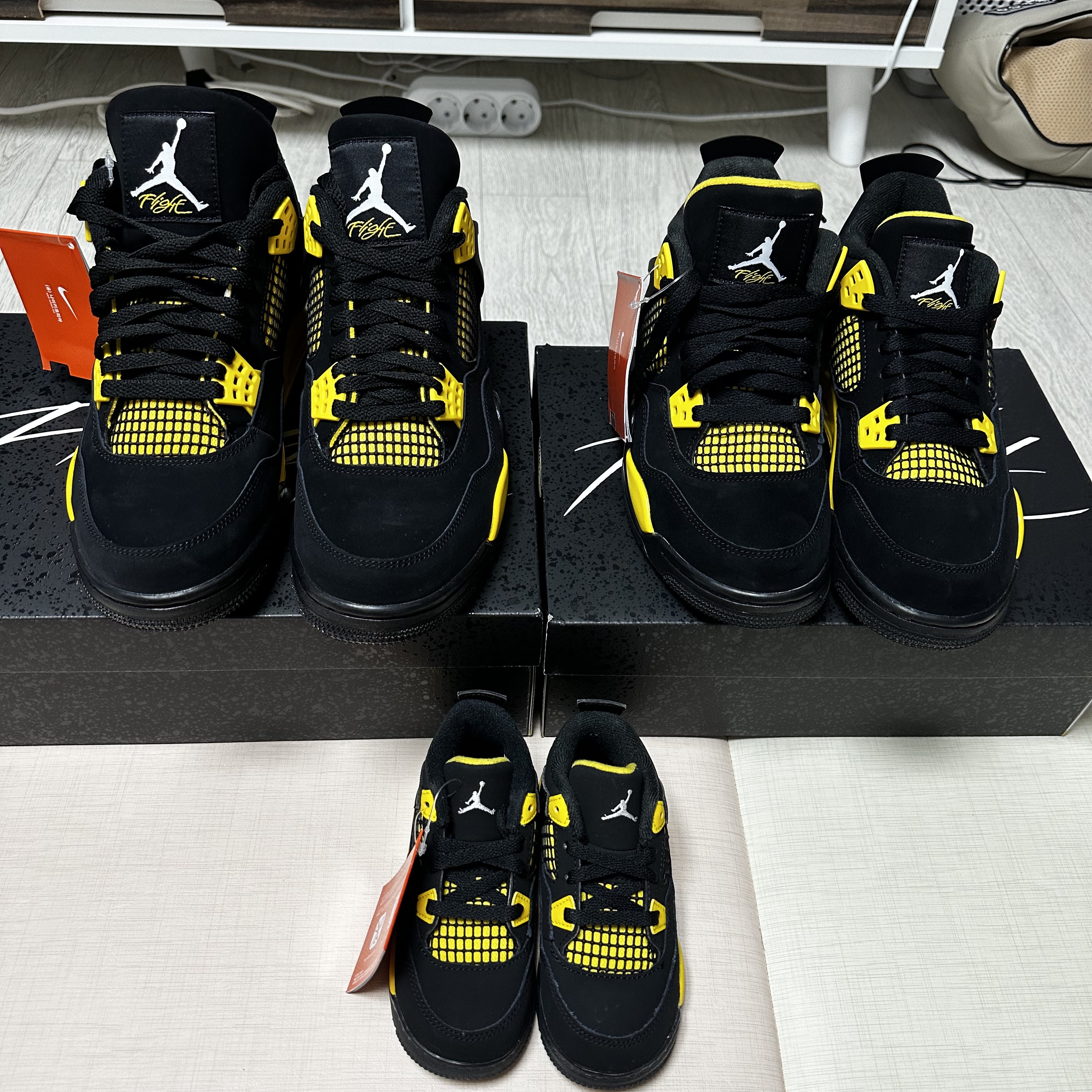 Jordan 4 Retro Thunder 2023 착용 스타일