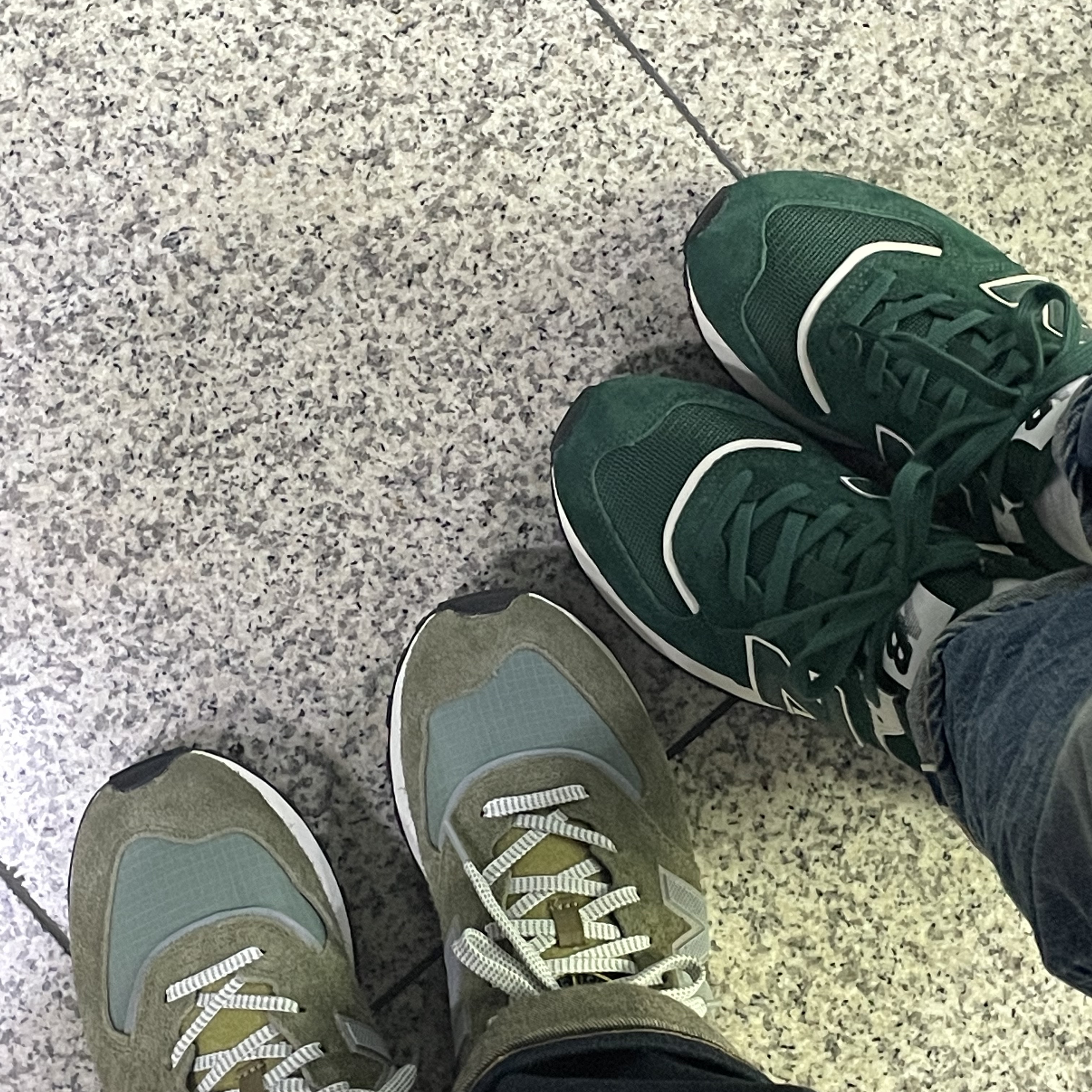 New Balance x Stone Island 574 Legacy Green 착용 스타일 - 2