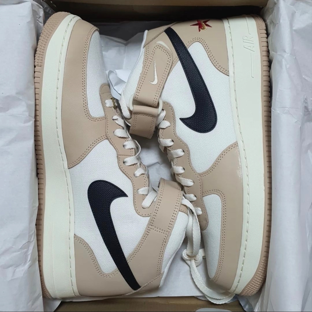 Nike Air Force 1 Mid '07 LX Pale Ivory and Shimmer 착용 스타일