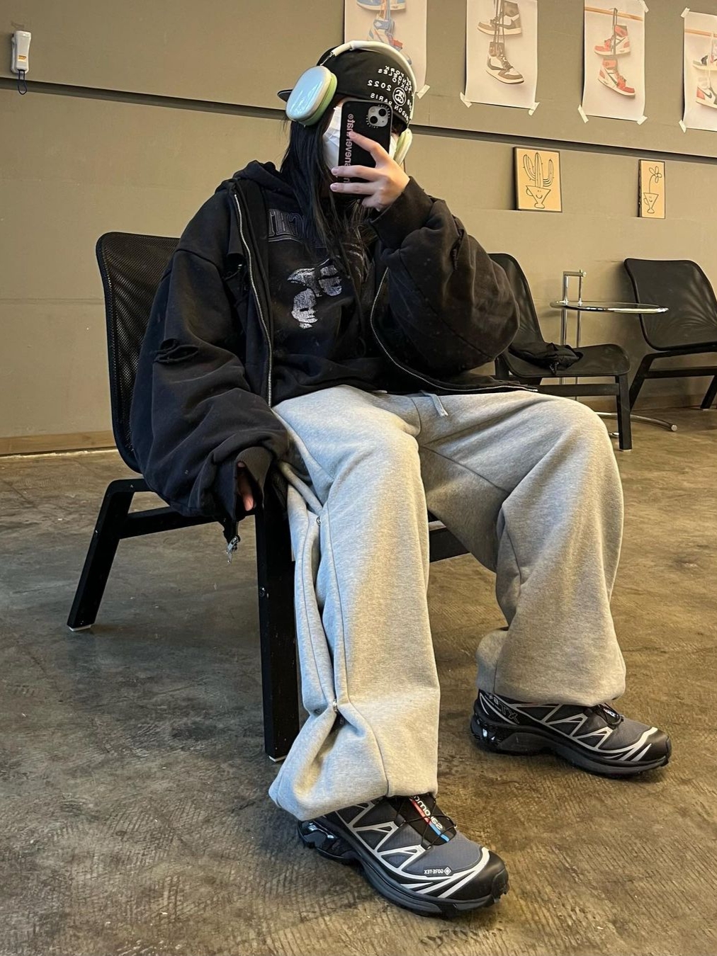 Salomon XT-6 Gore-Tex Black Ebony, Apple AirPods Max Lightning Silver (Korean Ver.) 착용 스타일 - 1