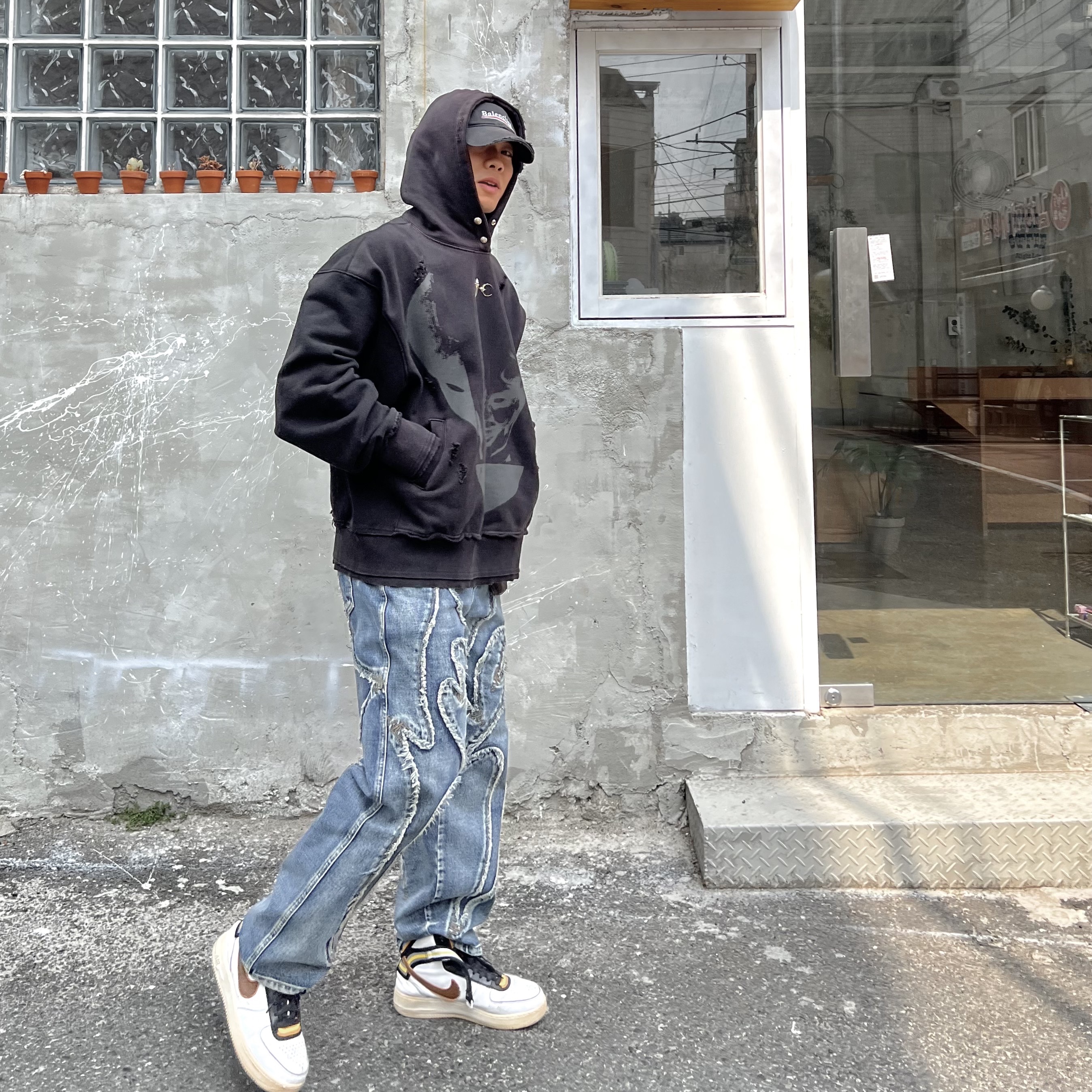 Nike x Ricaardo Tisci Air Force 1 Mid SP White Brown, Thug Club Satan Hoodie Sweat Black 착용 스타일