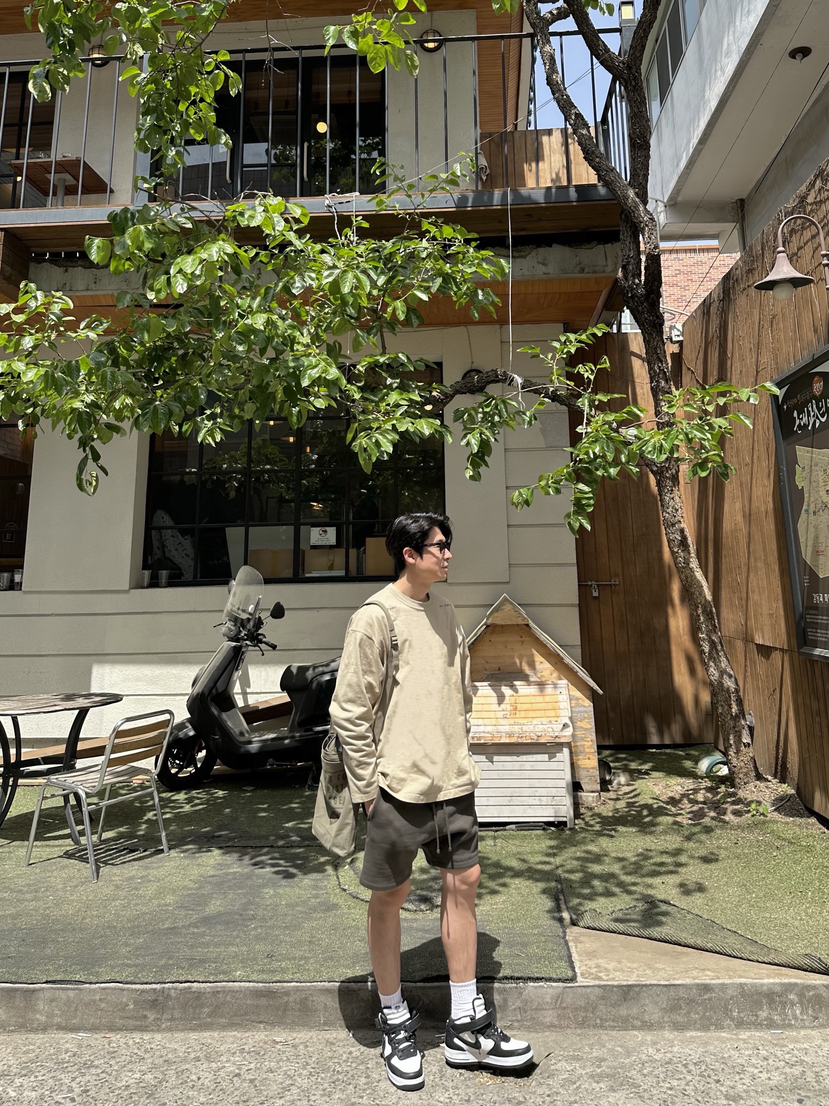 휴먼 메이드 티셔츠 화이트 (3팩), 휴먼 메이드 숄더백 올리브 드랩 착용 스타일 - 1