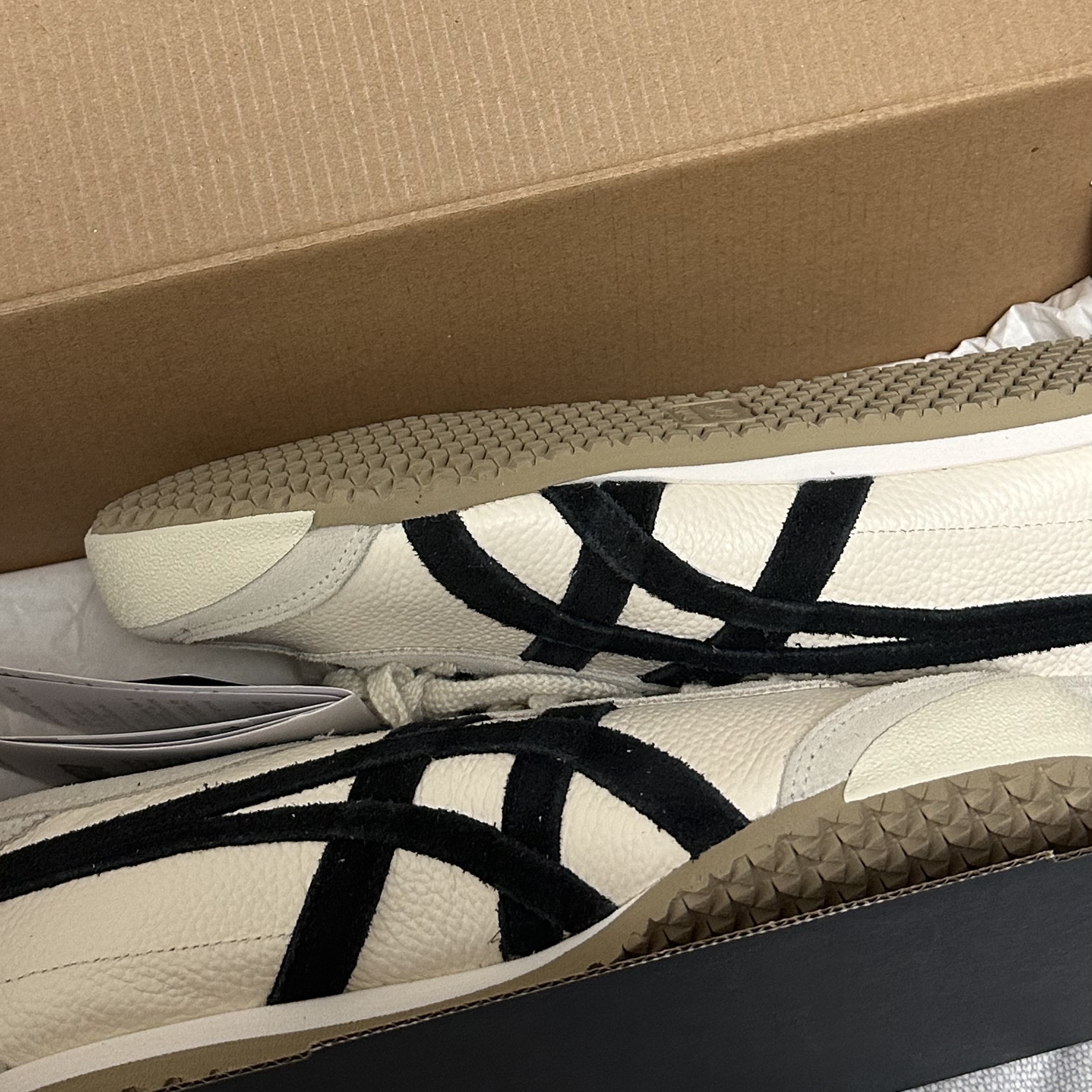 Onitsuka Tiger Mexico 66 Vintage White Black 착용 스타일 - 1
