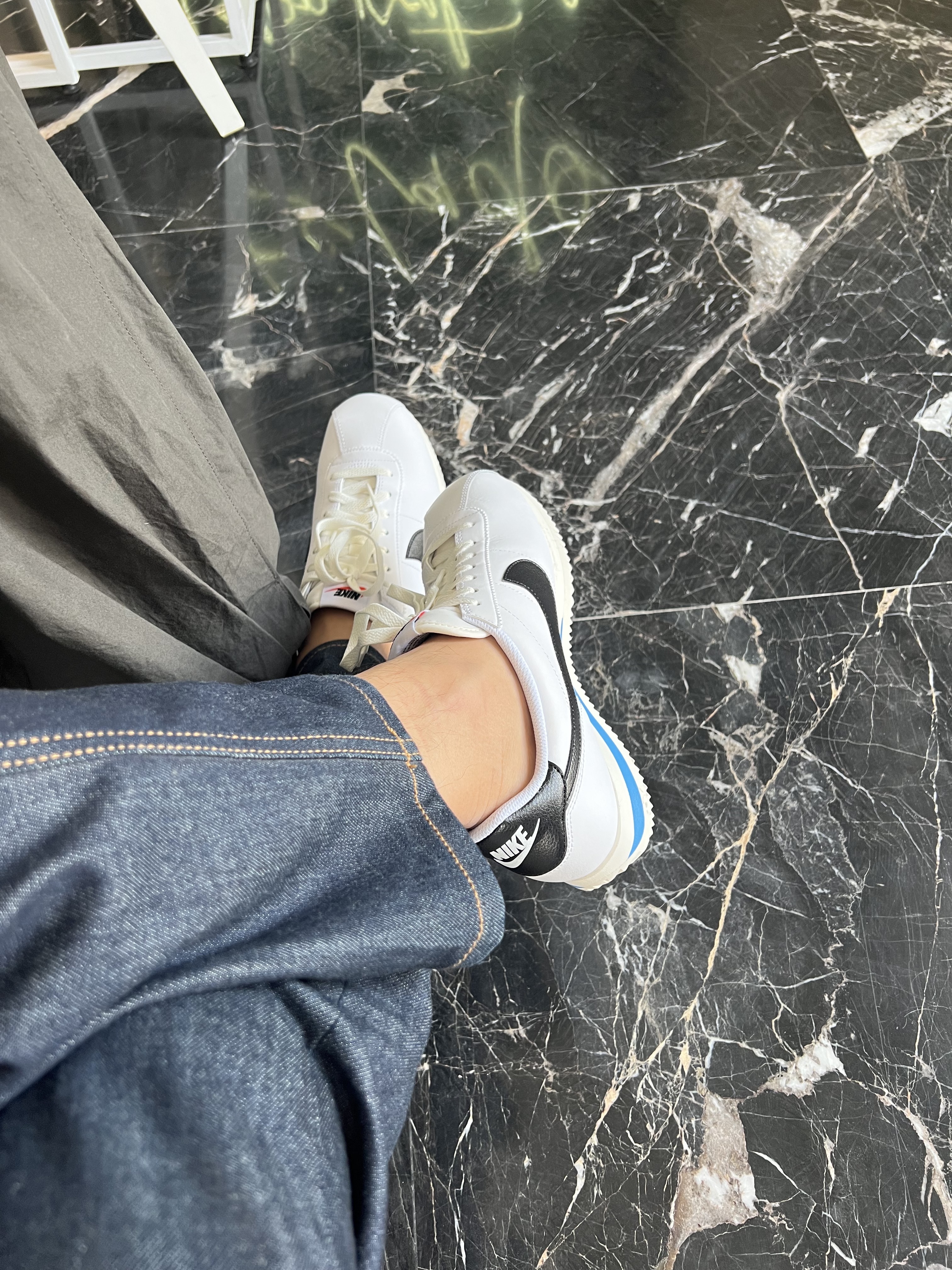 Nike Cortez White and Black 착용 스타일