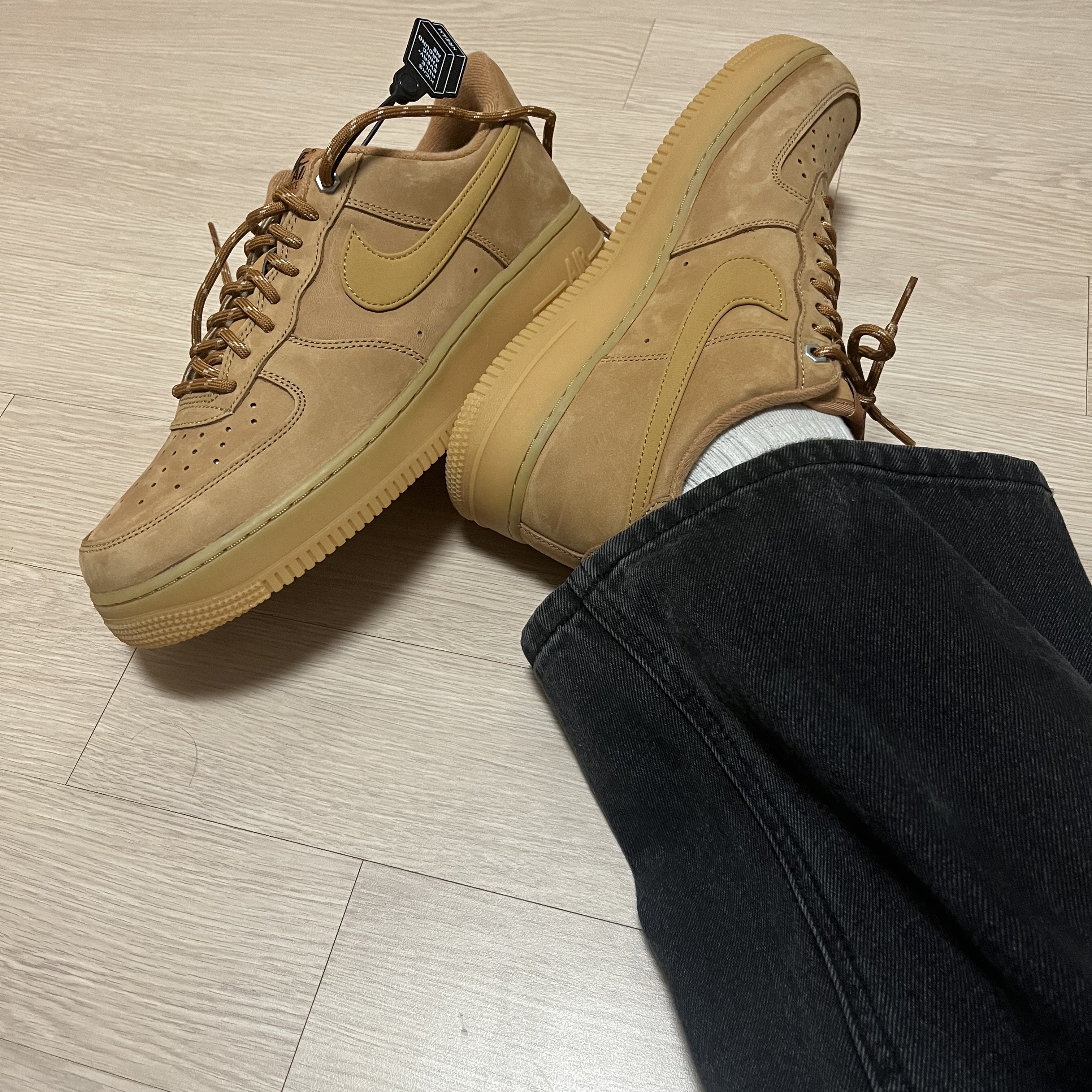 Nike Air Force 1 '07 WB Flax 착용 스타일
