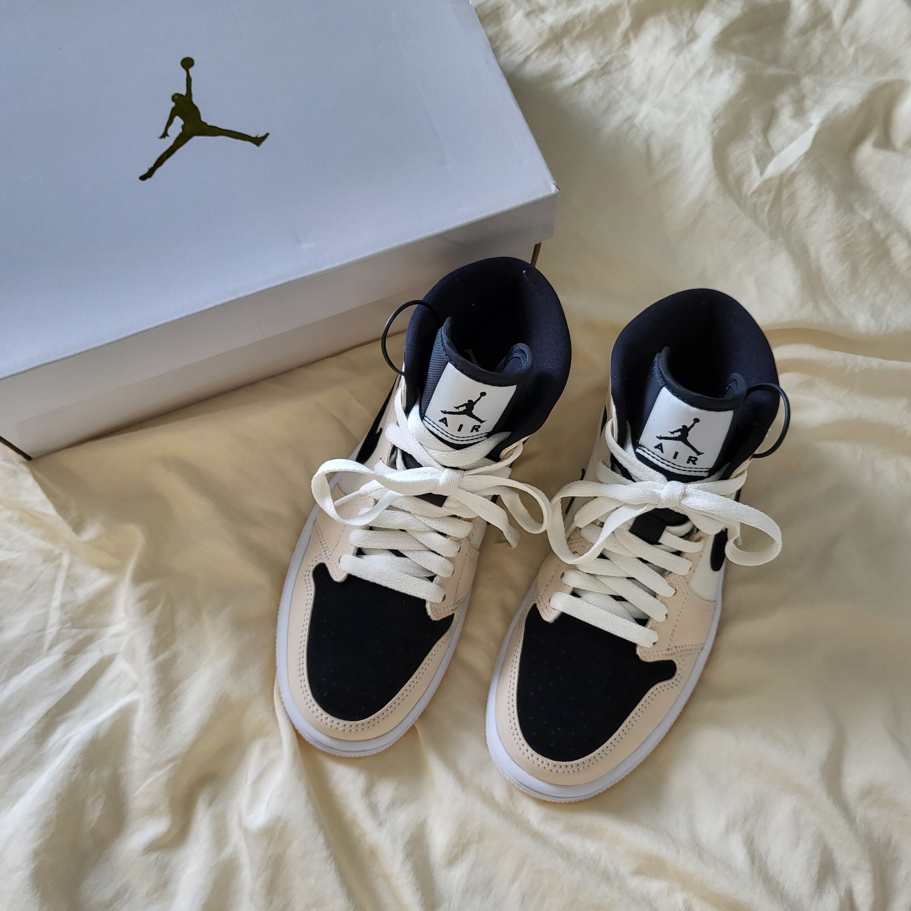 (W) Jordan 1 Mid Barely Orange 착용 스타일