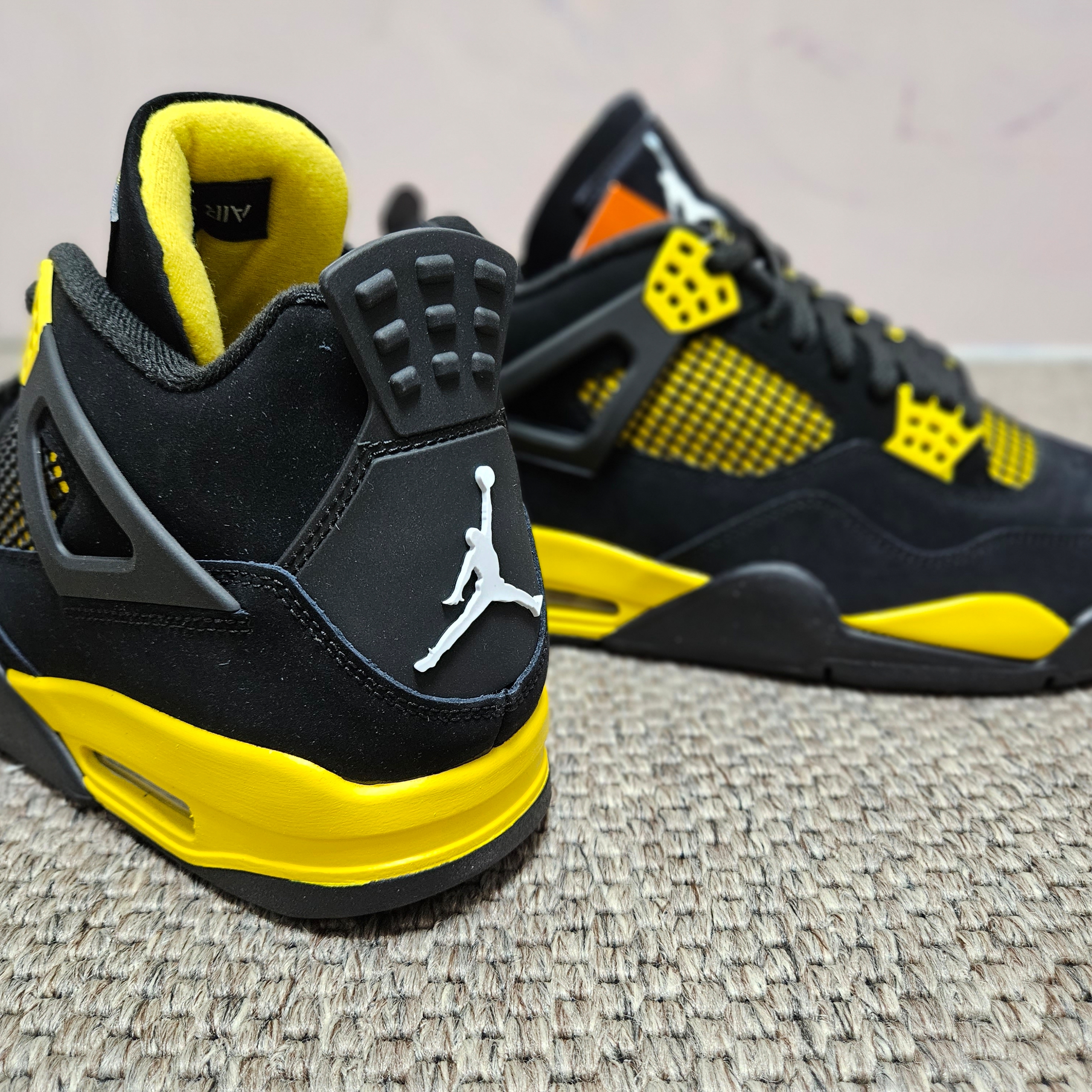 Jordan 4 Retro Thunder 2023 착용 스타일 - 2