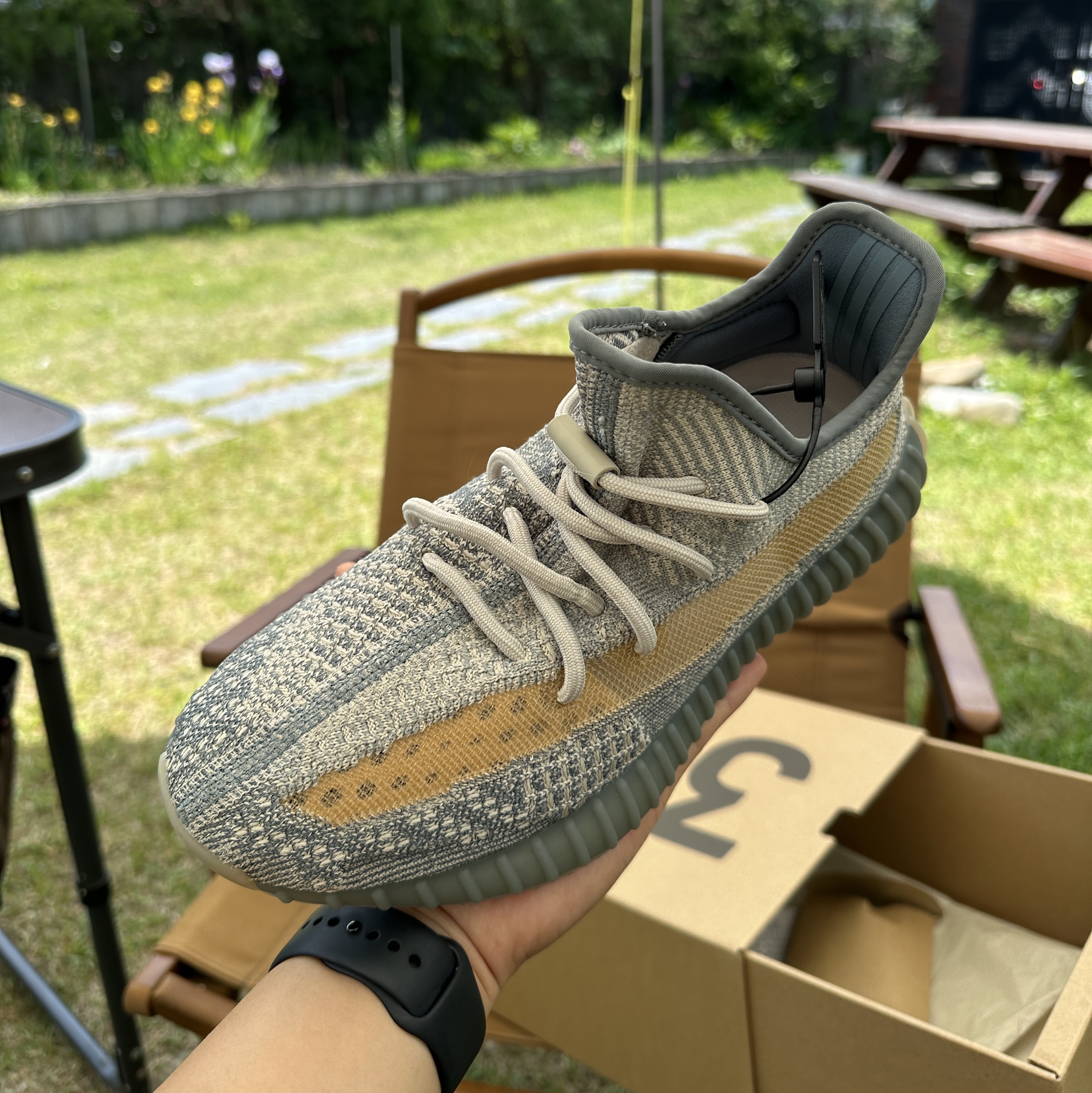 Adidas Yeezy Boost 350 V2 Israfil 착용 스타일 - 3