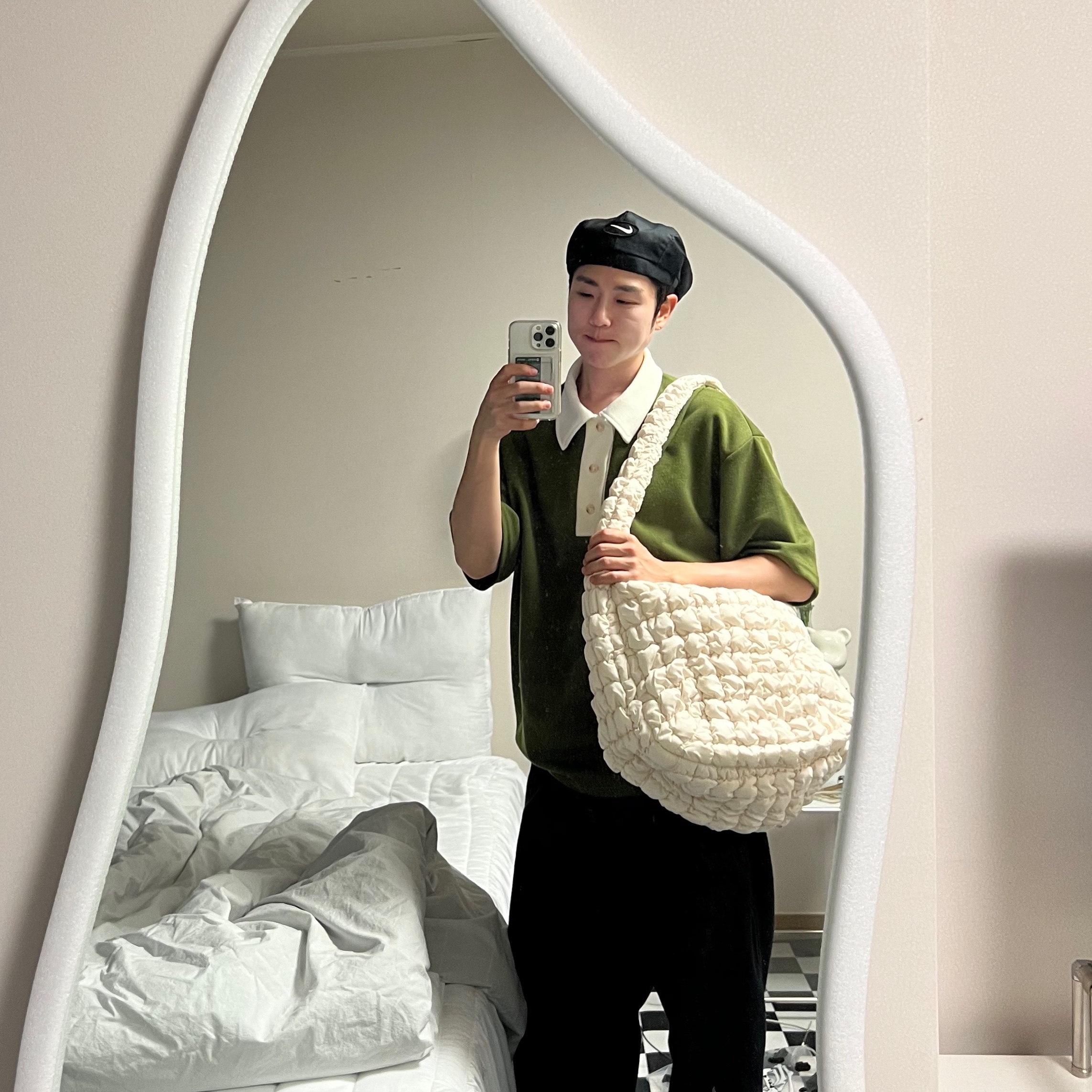 COS Quilted Oversized Shoulder Bag Off White Light Beige 착용 스타일