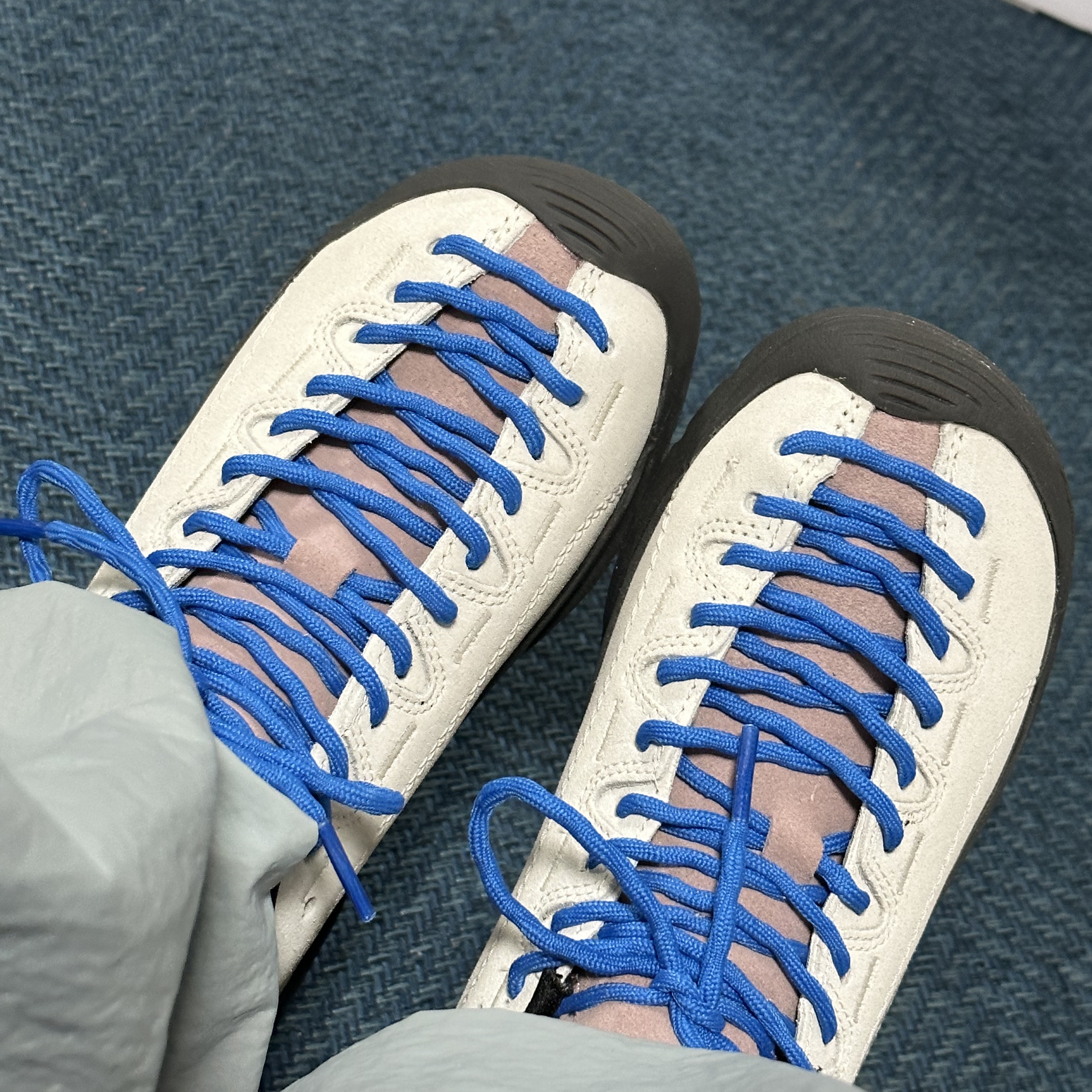 (W) Keen Jasper Suede Sneakers Birch Fawn 착용 스타일