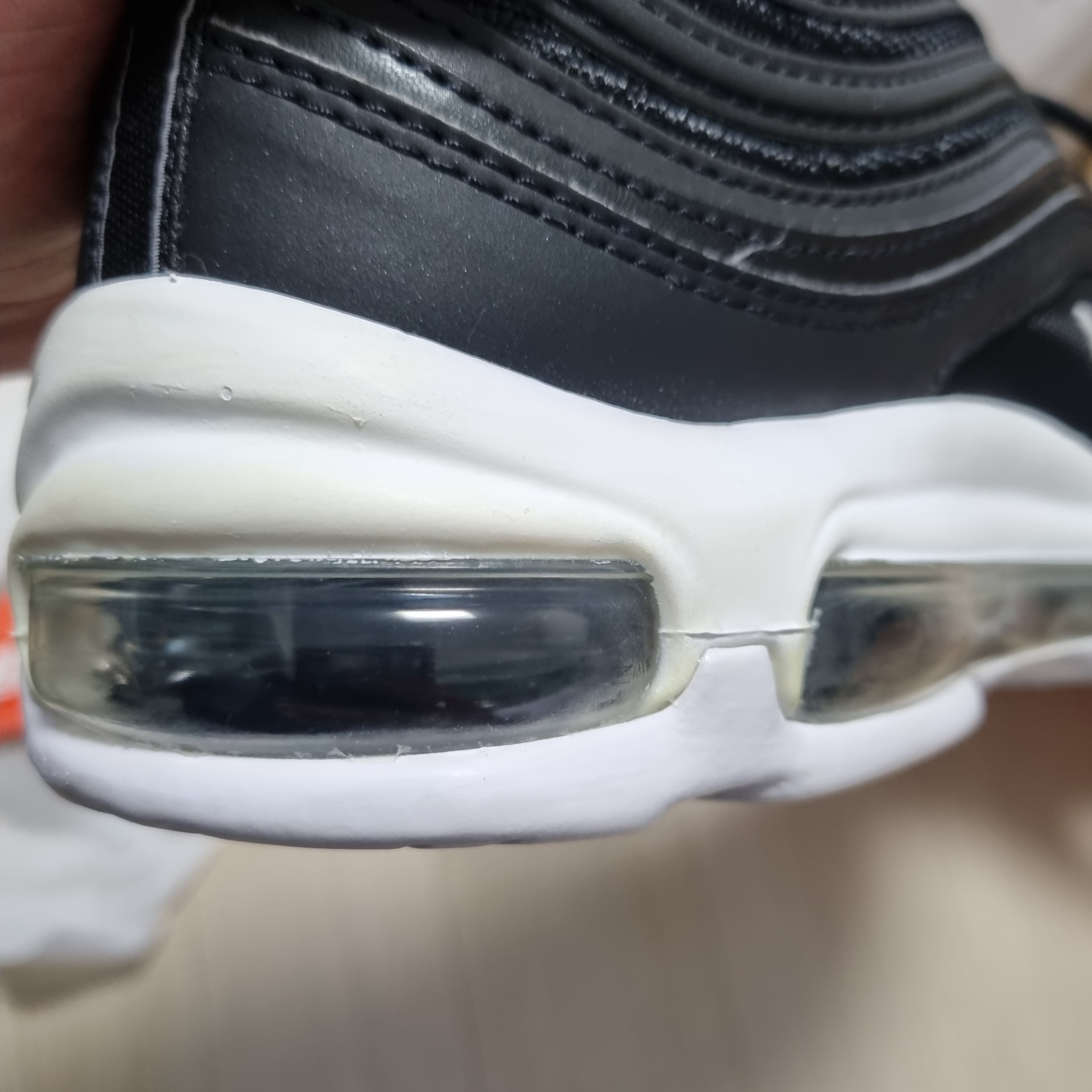 Nike Air Max 97 Black White 착용 스타일 - 3