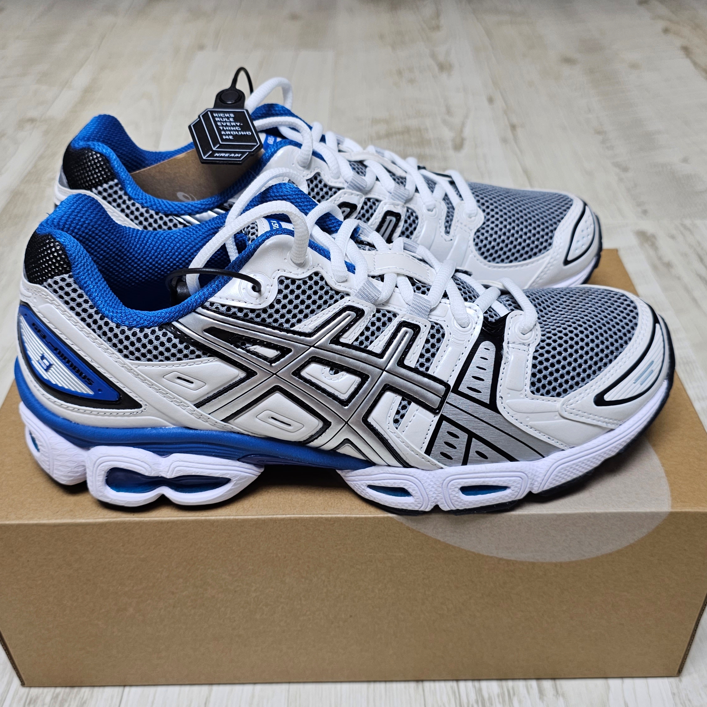 Asics Gel-Nimbus 9 White Lake Drive 착용 스타일