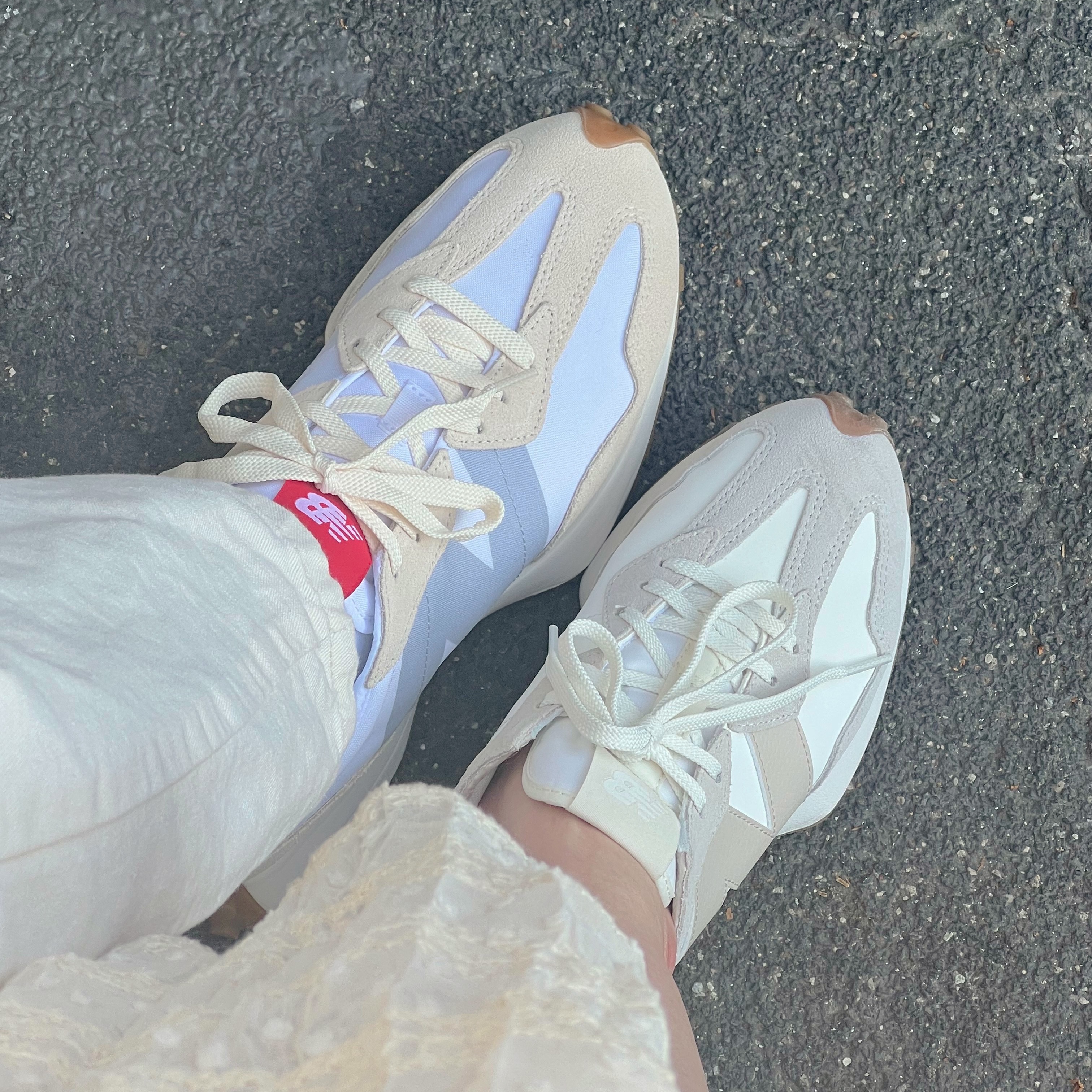 (W) New Balance 327 Moonbeam Timberwolf 착용 스타일 - 2