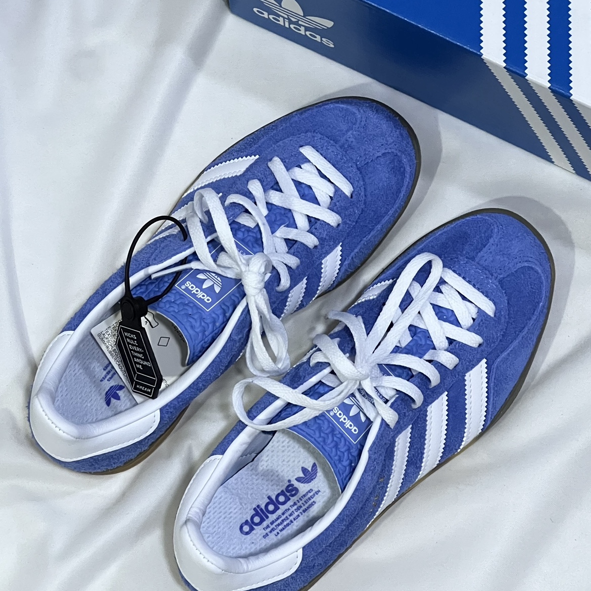 (W) Adidas Gazelle Indoor Blue Fusion Cloud White 착용 스타일