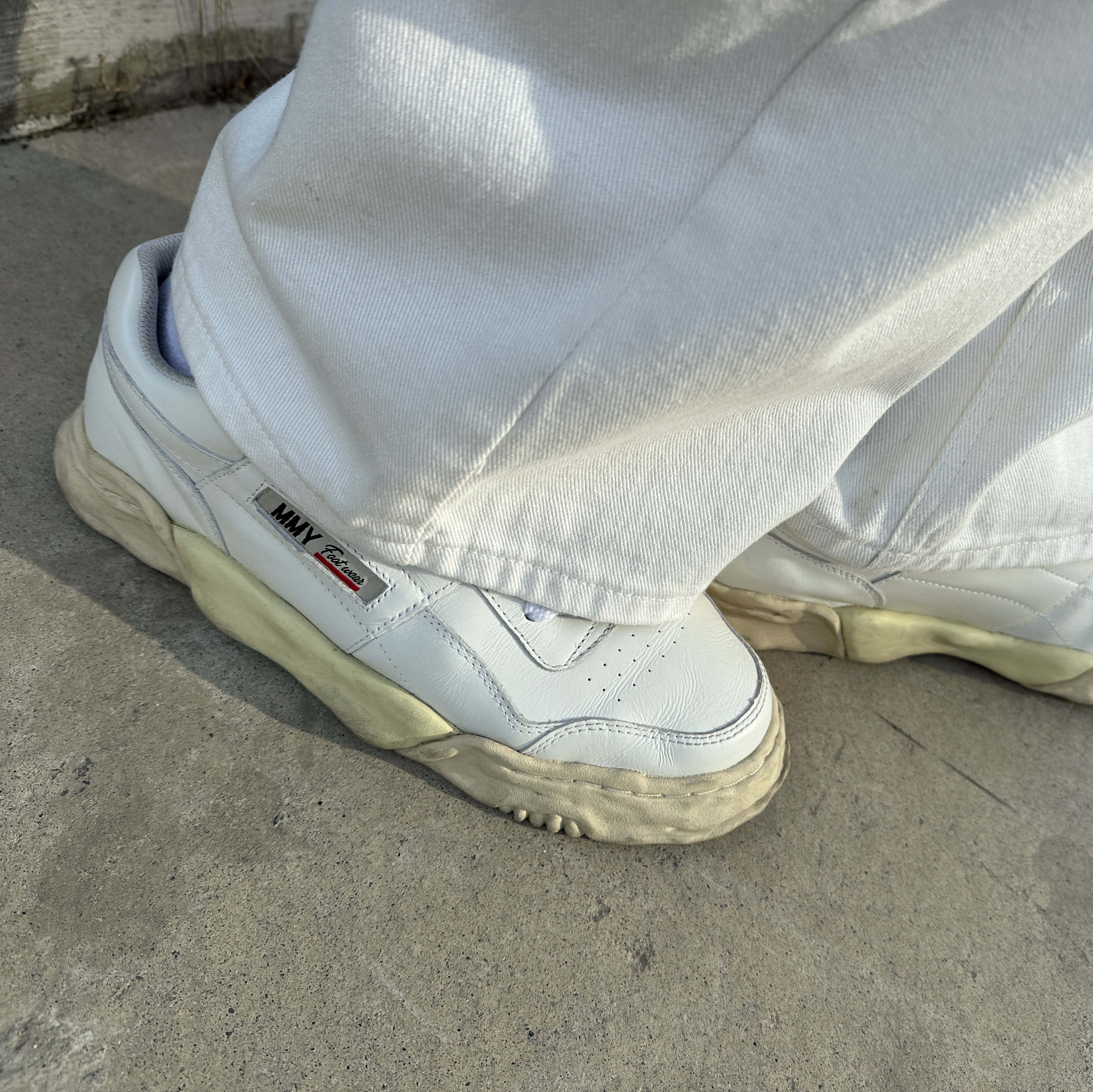 Maison Mihara Yasuhiro Parker OG Sole Canvas Low-top Sneakers White 착용 스타일 - 1