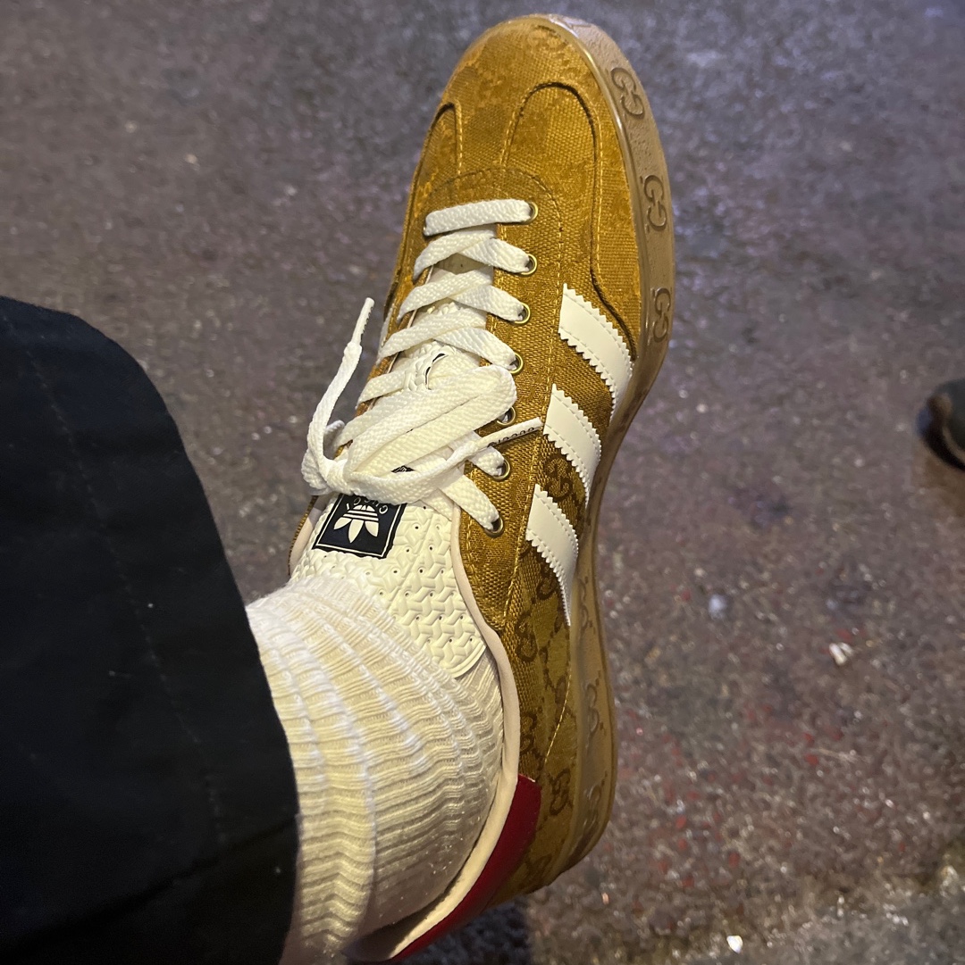 Gucci x Adidas Gazelle Sneakers Yellow White 착용 스타일