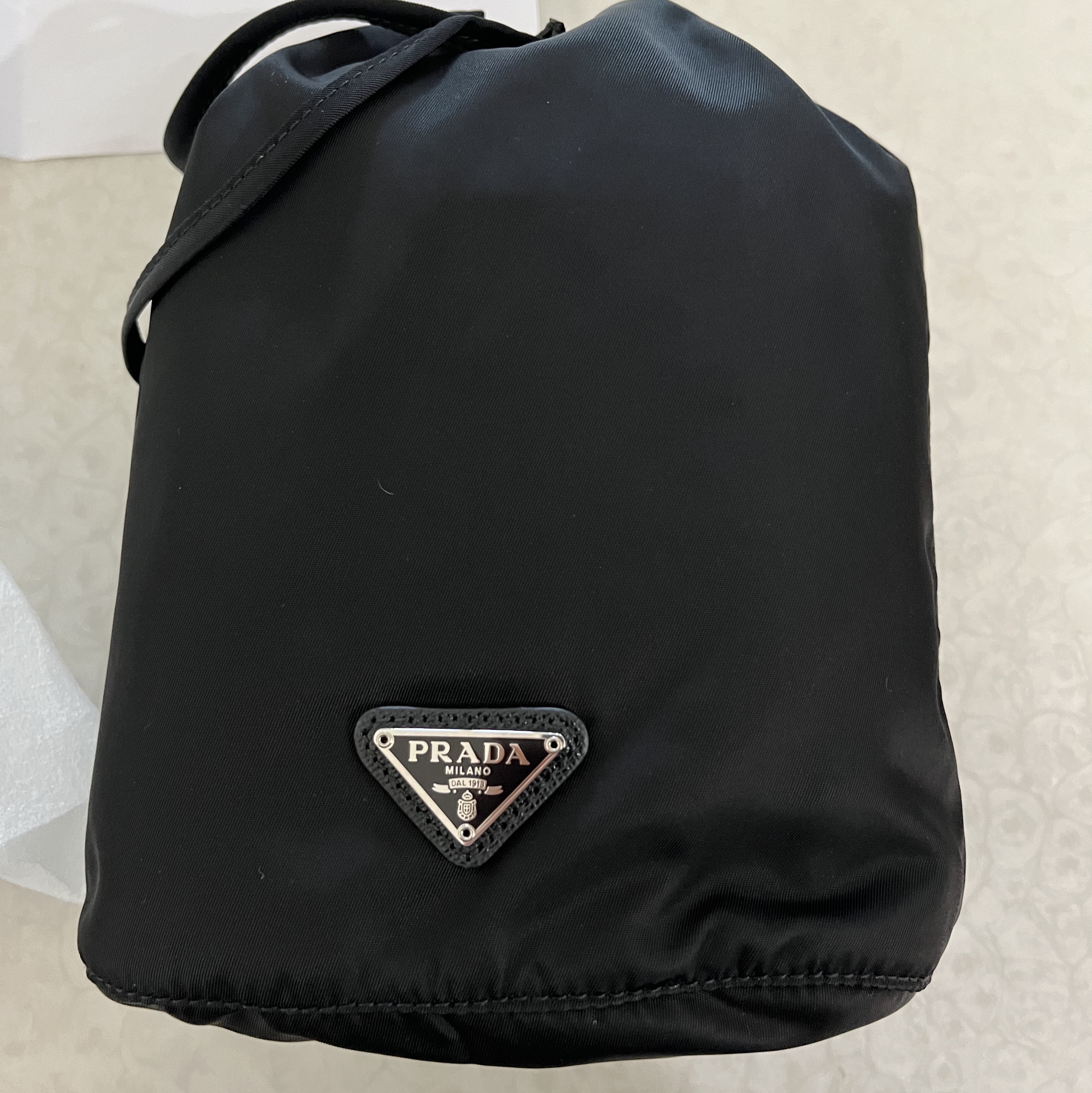 Prada Tessuto Nylon Pouch Black 착용 스타일