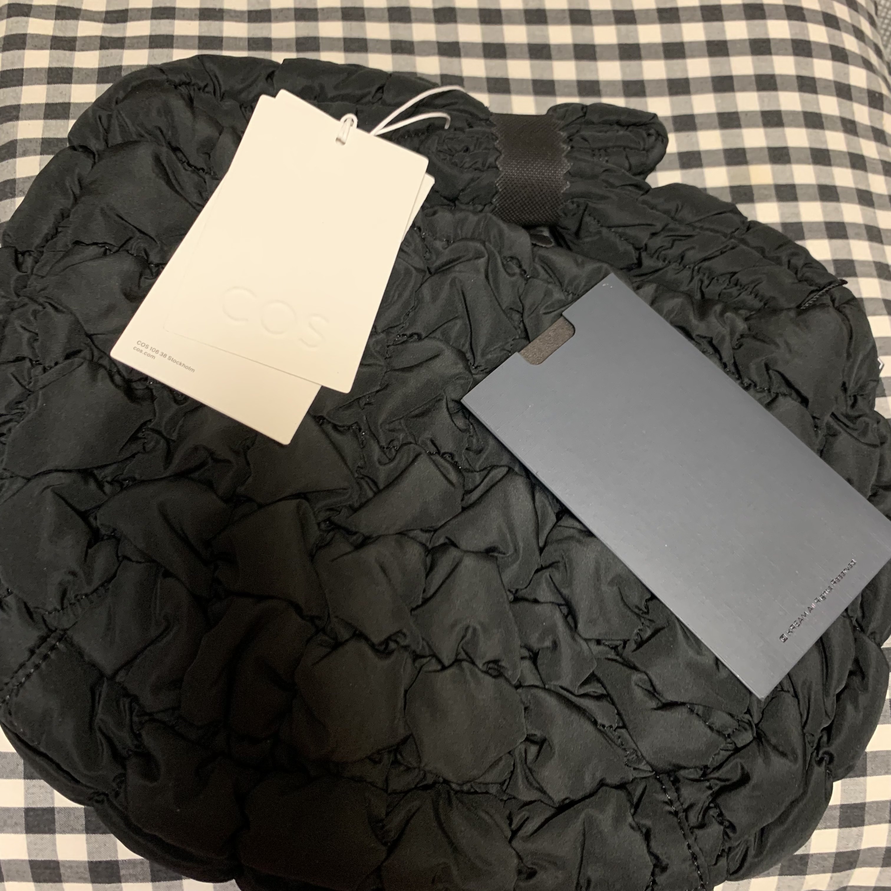 COS Quilted Mini Bag Black 착용 스타일
