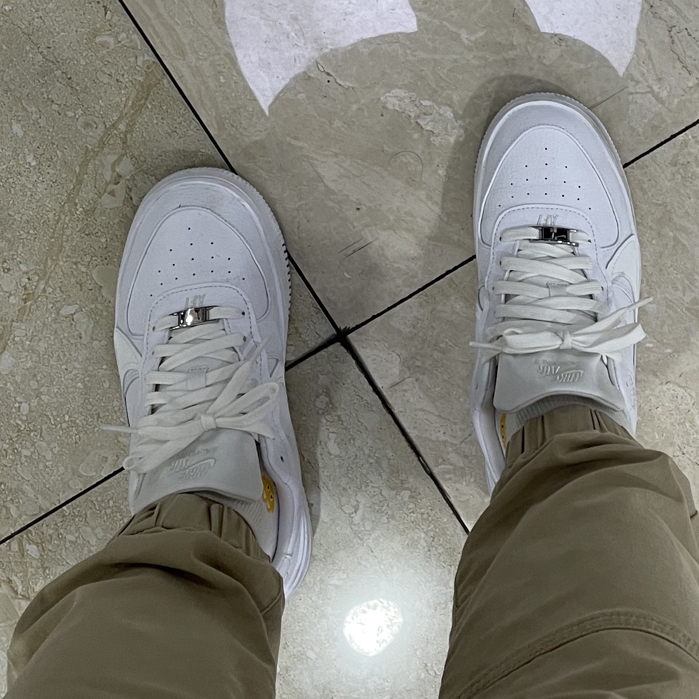 (W) Nike Air Force 1 PLT.AF.ORM Triple White 착용 스타일