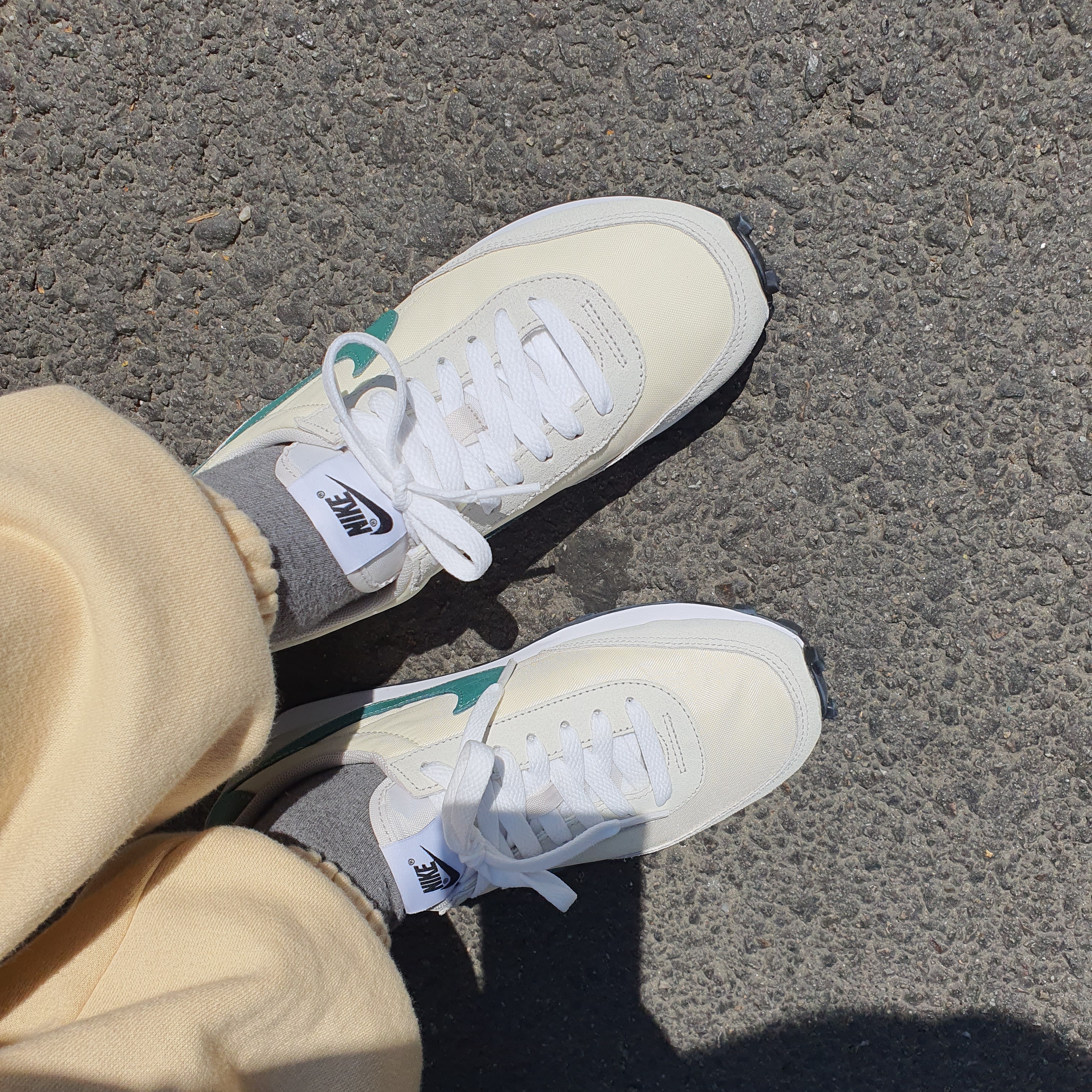 (W) Nike Daybreak Coconut Milk Green 착용 스타일 - 2