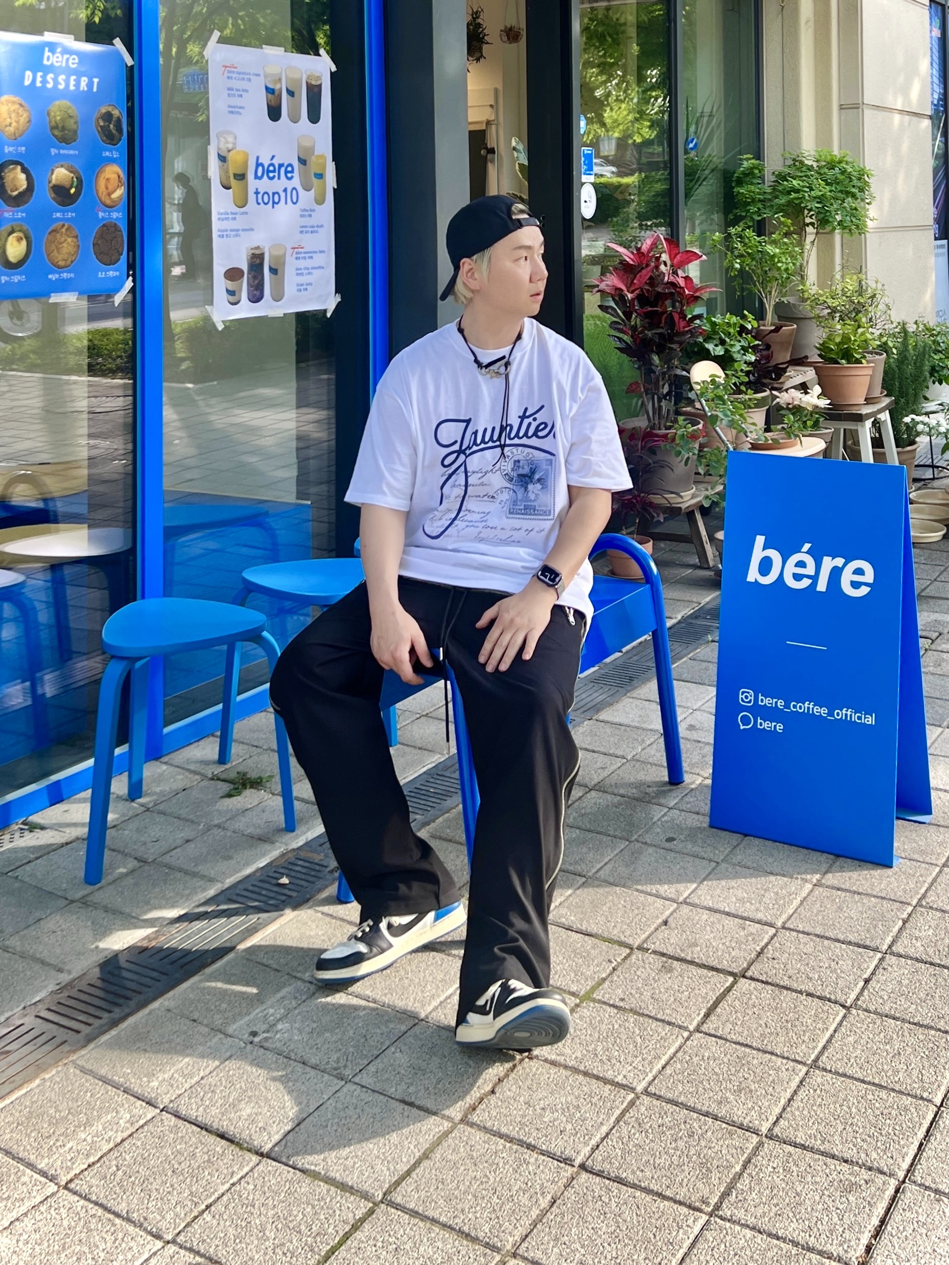 조던 1 x 트래비스 스캇 x 프라그먼트 레트로 로우 OG SP 밀리터리 블루 착용 스타일 - 1
