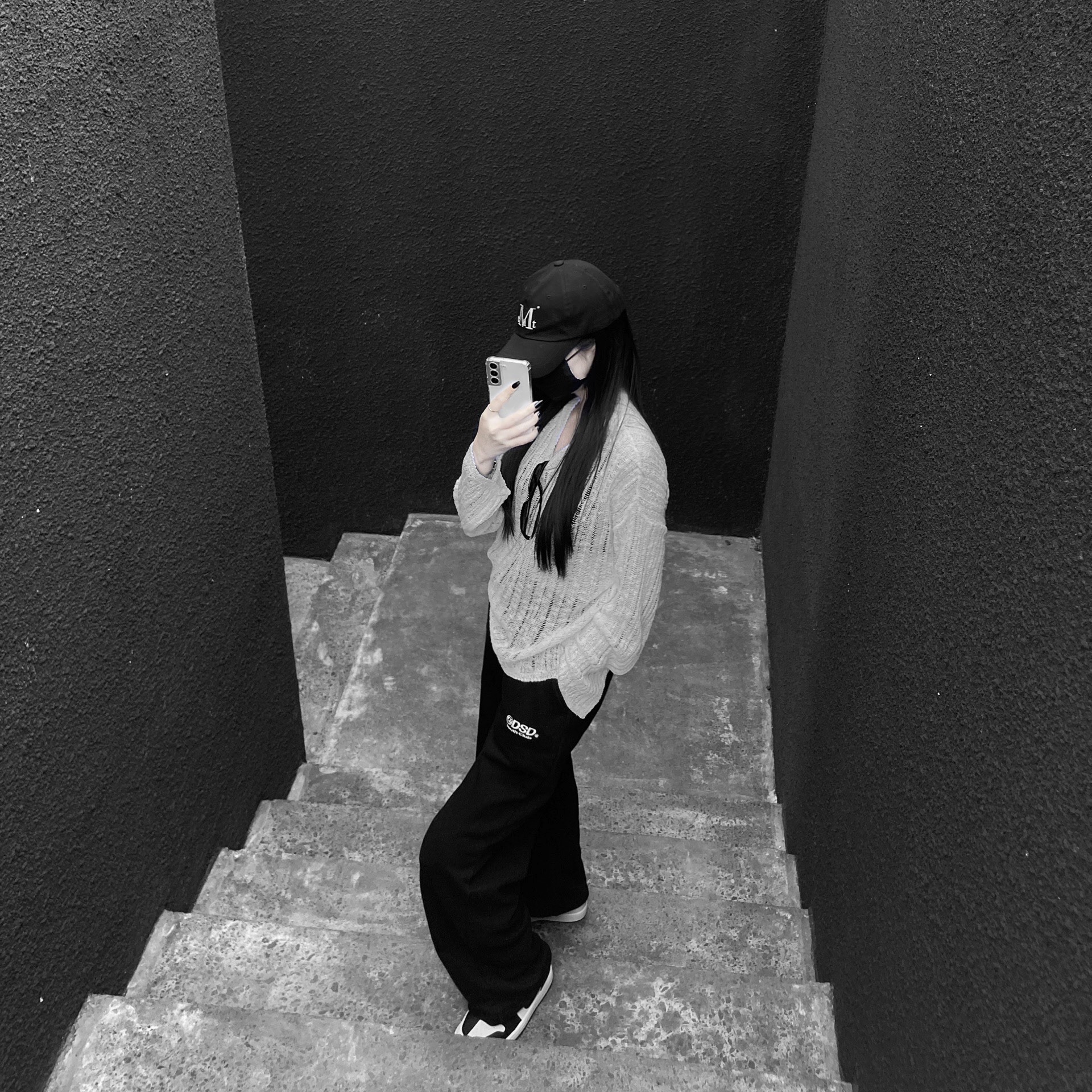 Apple Watch Nike SE 40mm Cellular Silver Aluminum Case with Nike Sport Band USB C Pure Platinum Black (Korean Ver.), (W) Jordan 1 Low SE Black White 착용 스타일 - 3