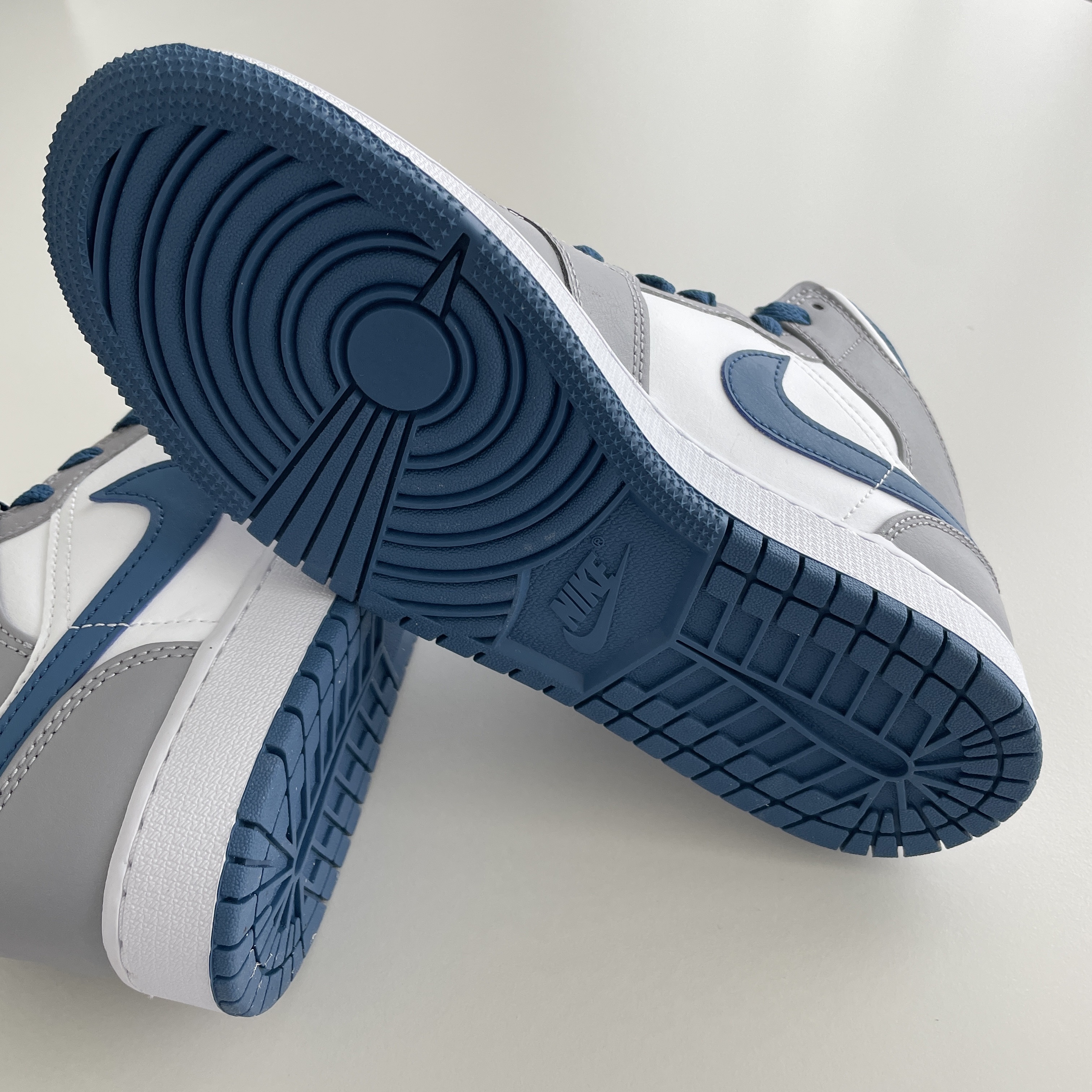(GS) Jordan 1 Mid Cement Grey True Blue 착용 스타일 - 4