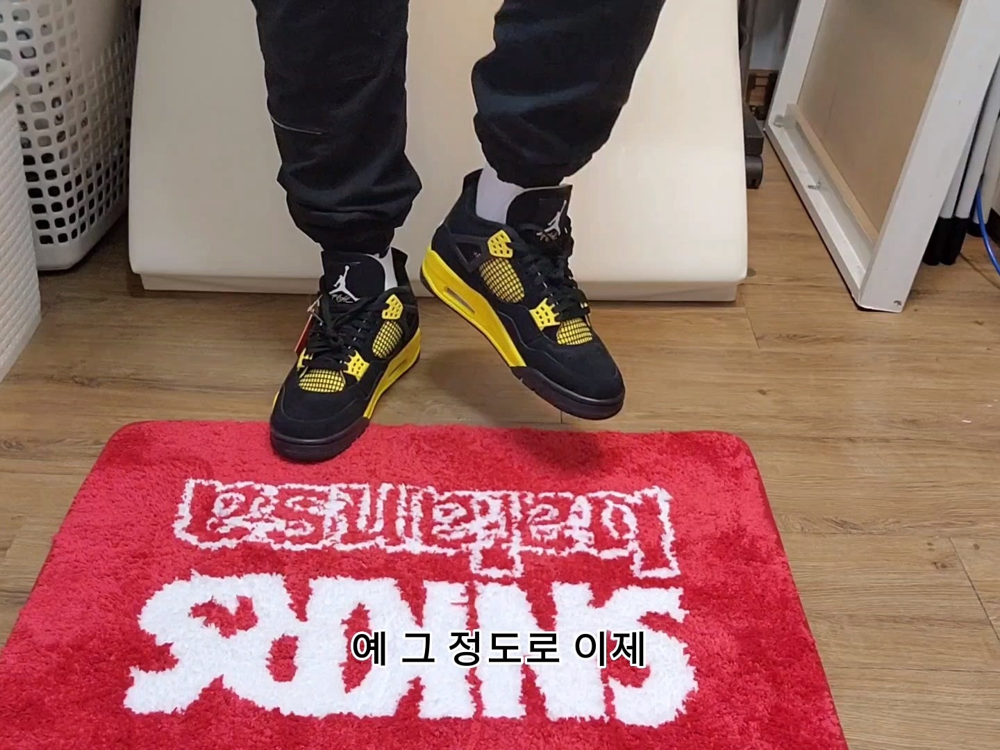 Jordan 4 Retro Thunder 2023 착용 스타일 - 2