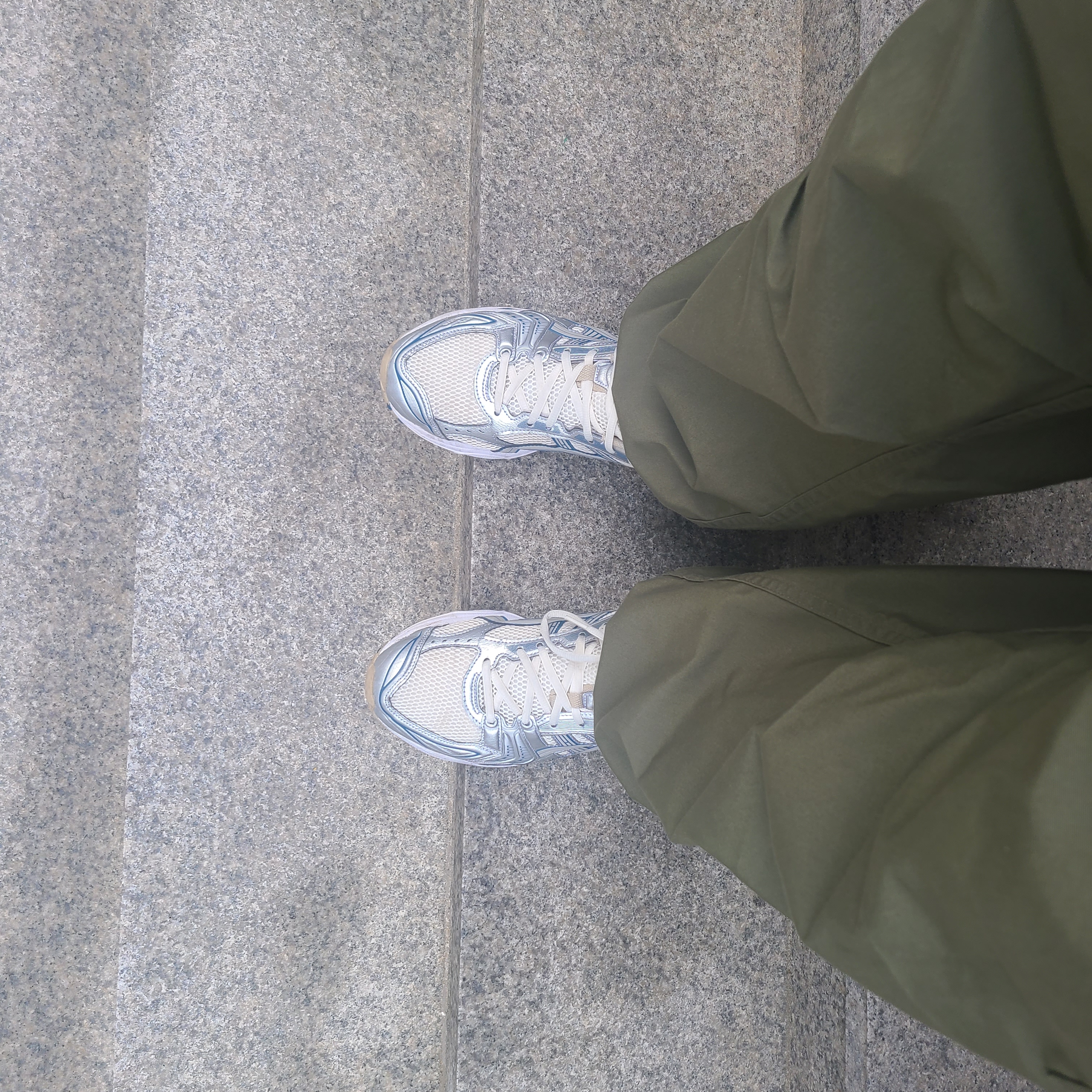 Asics Gel-Kayano 14 Cream Pure Silver 착용 스타일