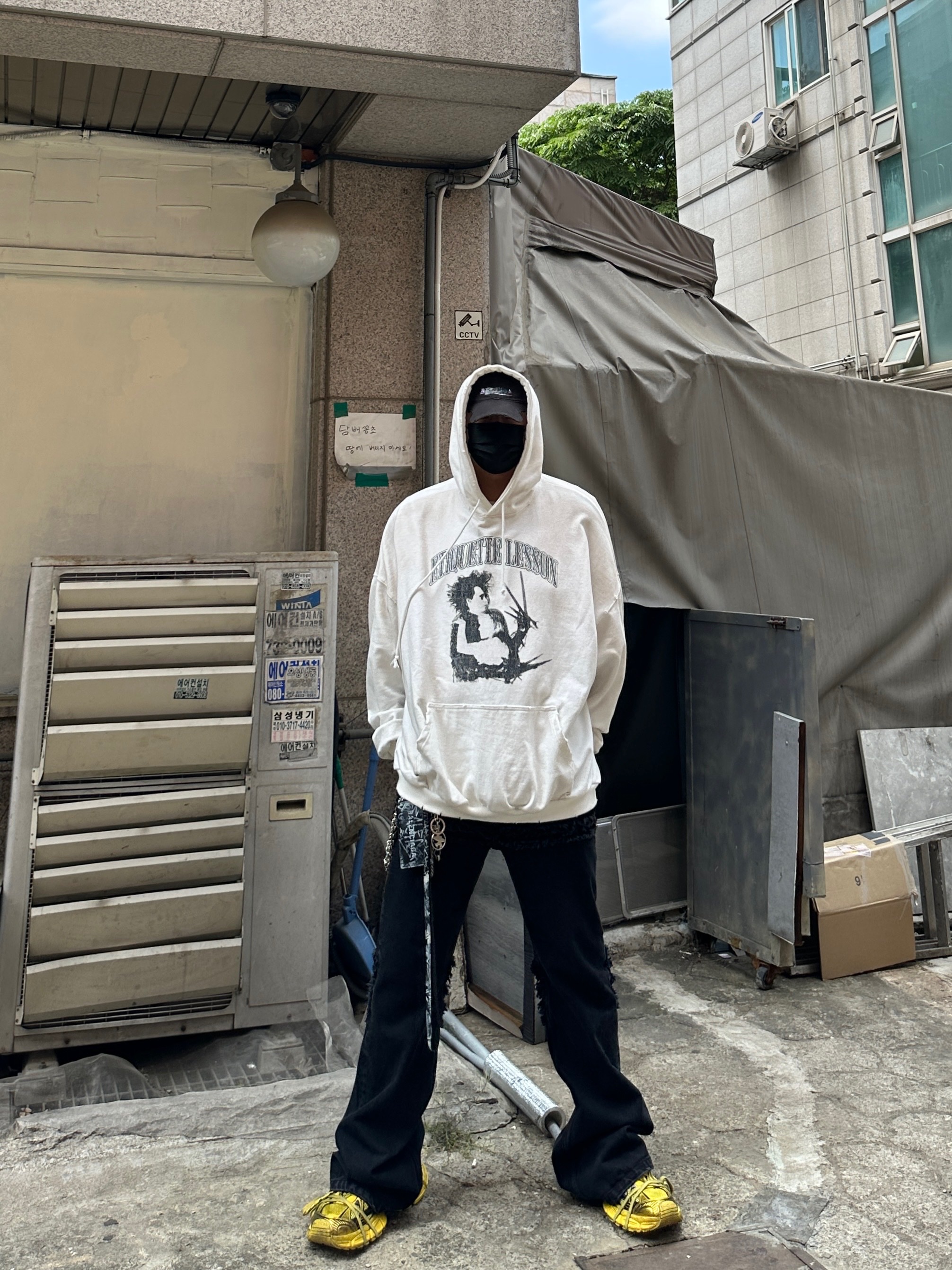 Balenciaga 3XL Sneakers Yellow Black, Project G/R x Atmos Etiquette Lesson Vintage Washed Hoodie White 착용 스타일 - 1