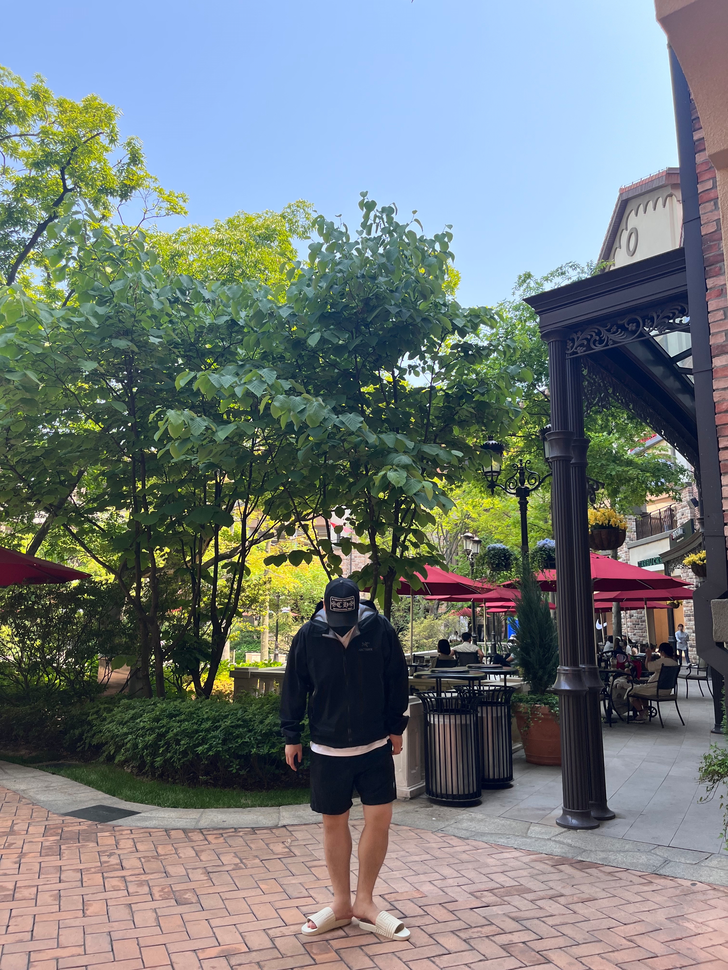 Arc'teryx Beta Jacket Black, Stone Island B0943 Nylon Metal Swimming Trunk Black - 22SS 착용 스타일 - 1