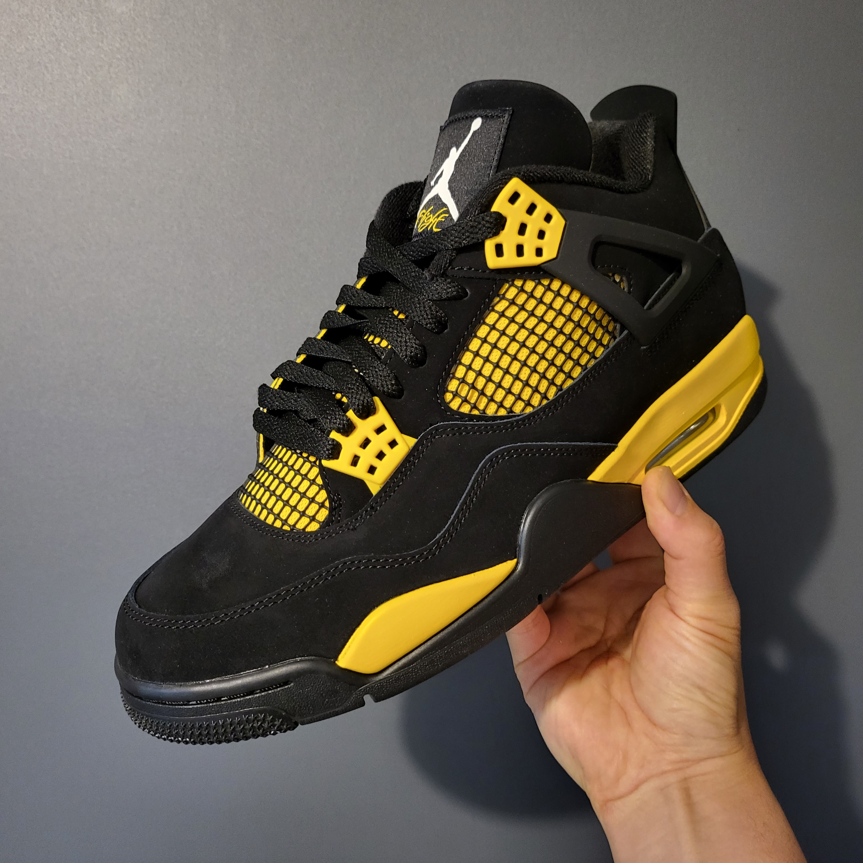 Jordan 4 Retro Thunder 2023 착용 스타일