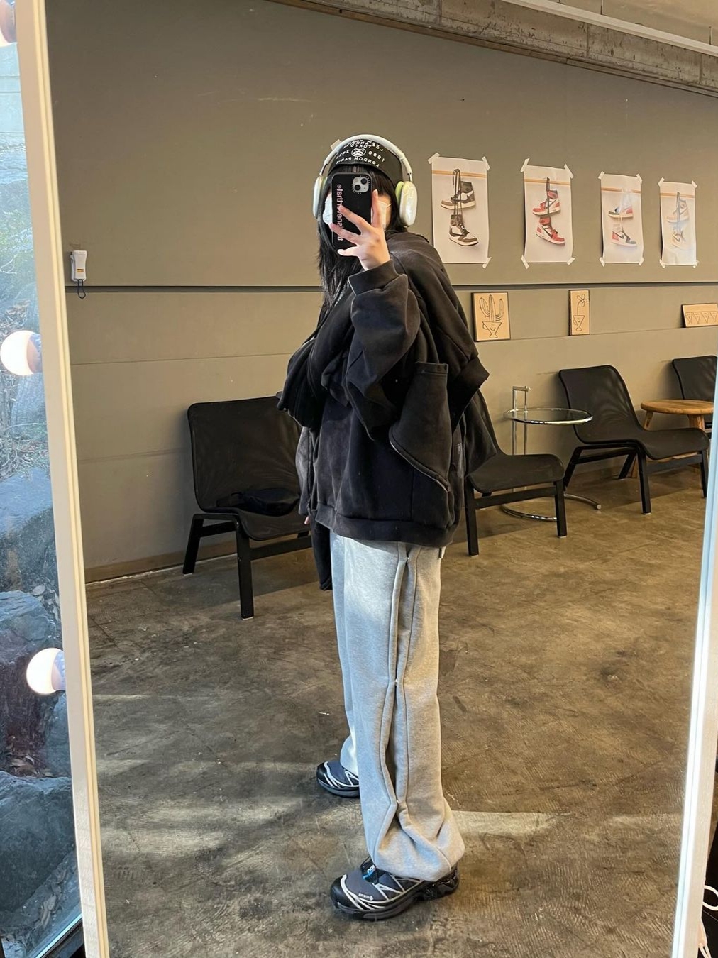 Salomon XT-6 Gore-Tex Black Ebony, Apple AirPods Max Lightning Silver (Korean Ver.) 착용 스타일 - 2