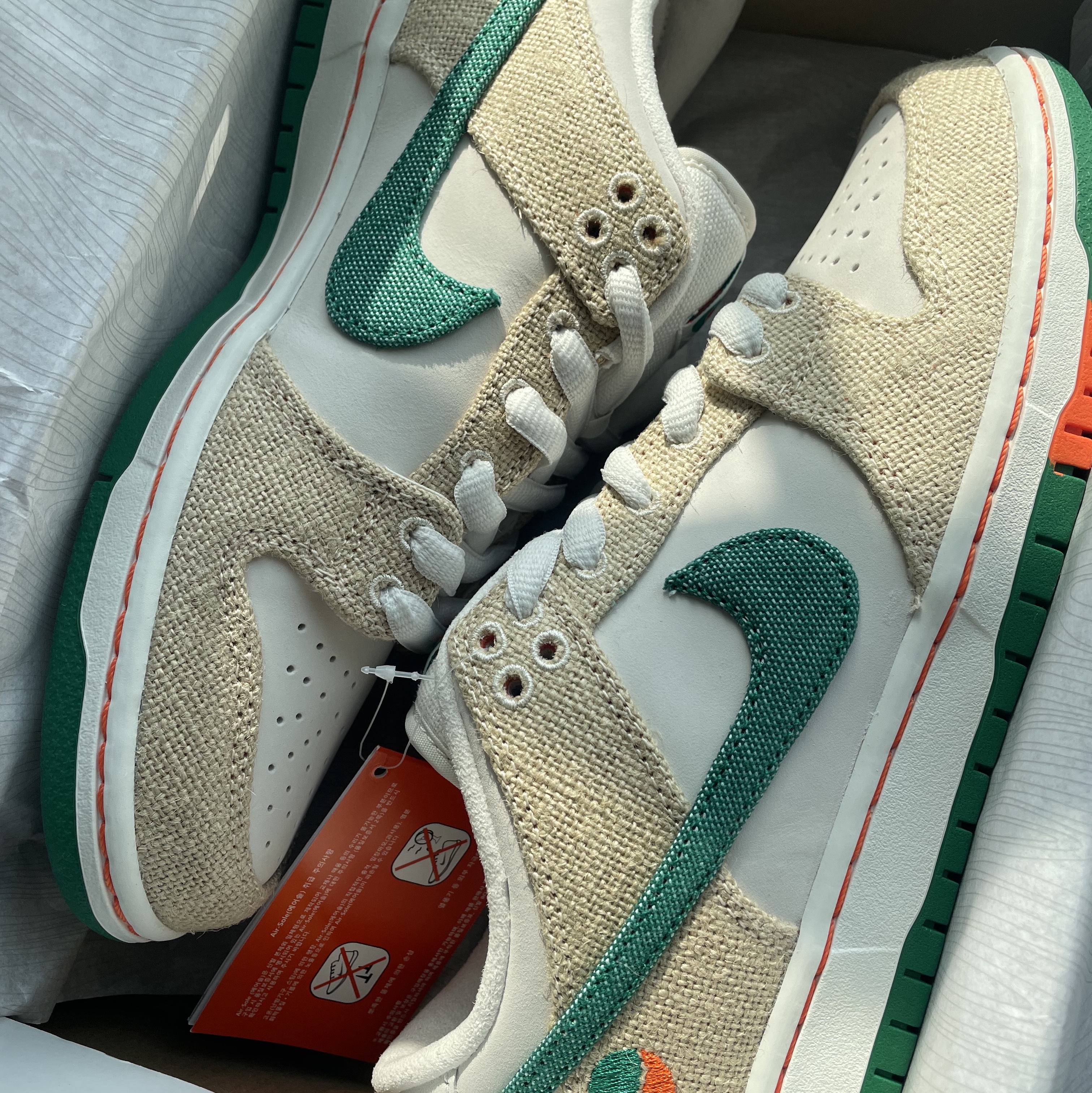 Nike x Jarritos SB Dunk Low Phantom and Malachite 착용 스타일
