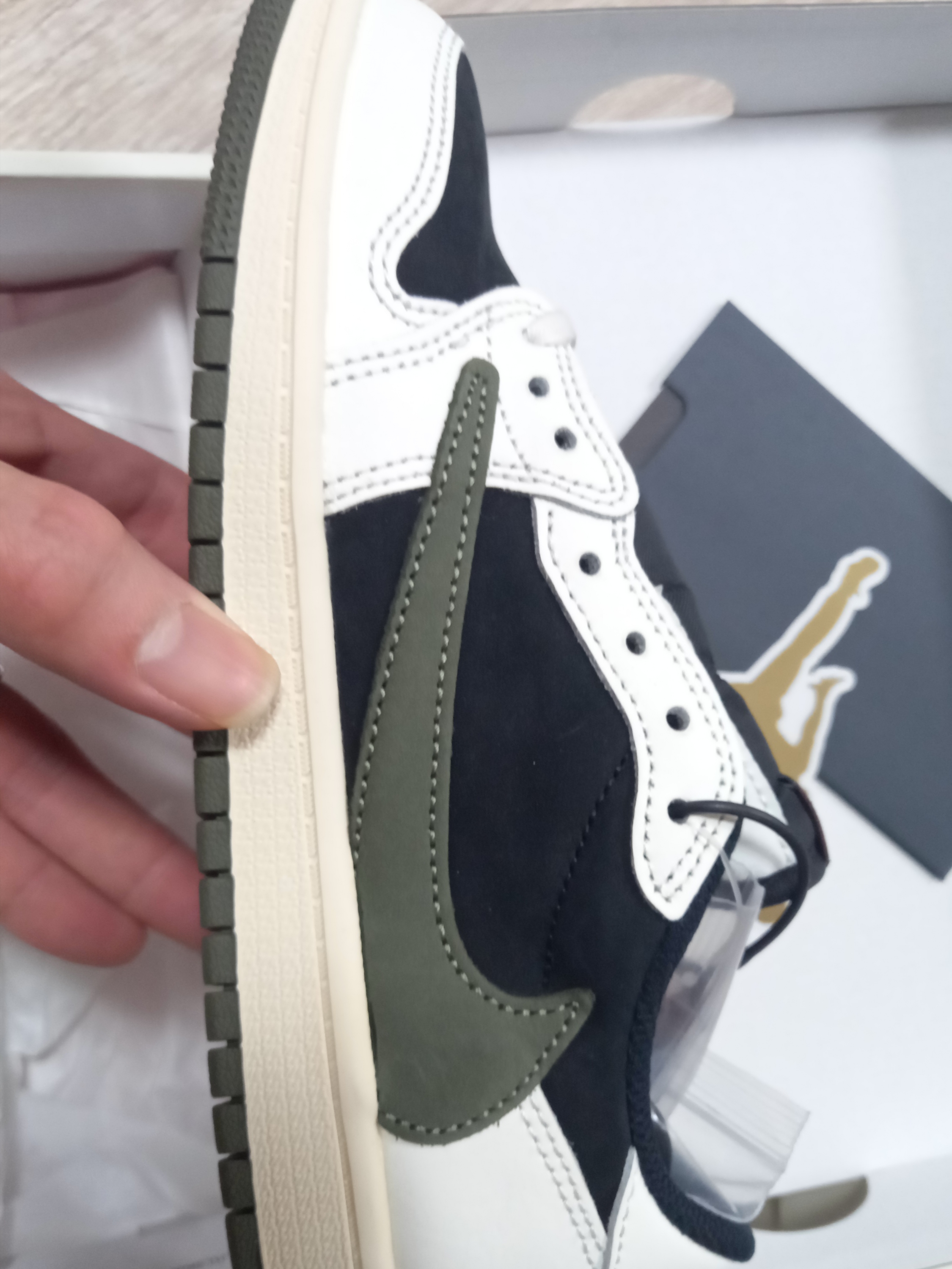 (PS) Jordan 1 x Travis Scott Retro Low OG SP Medium Olive, Jordan 1 x Travis Scott Retro Low OG SP Sail and Ridgerock 착용 스타일 - 4