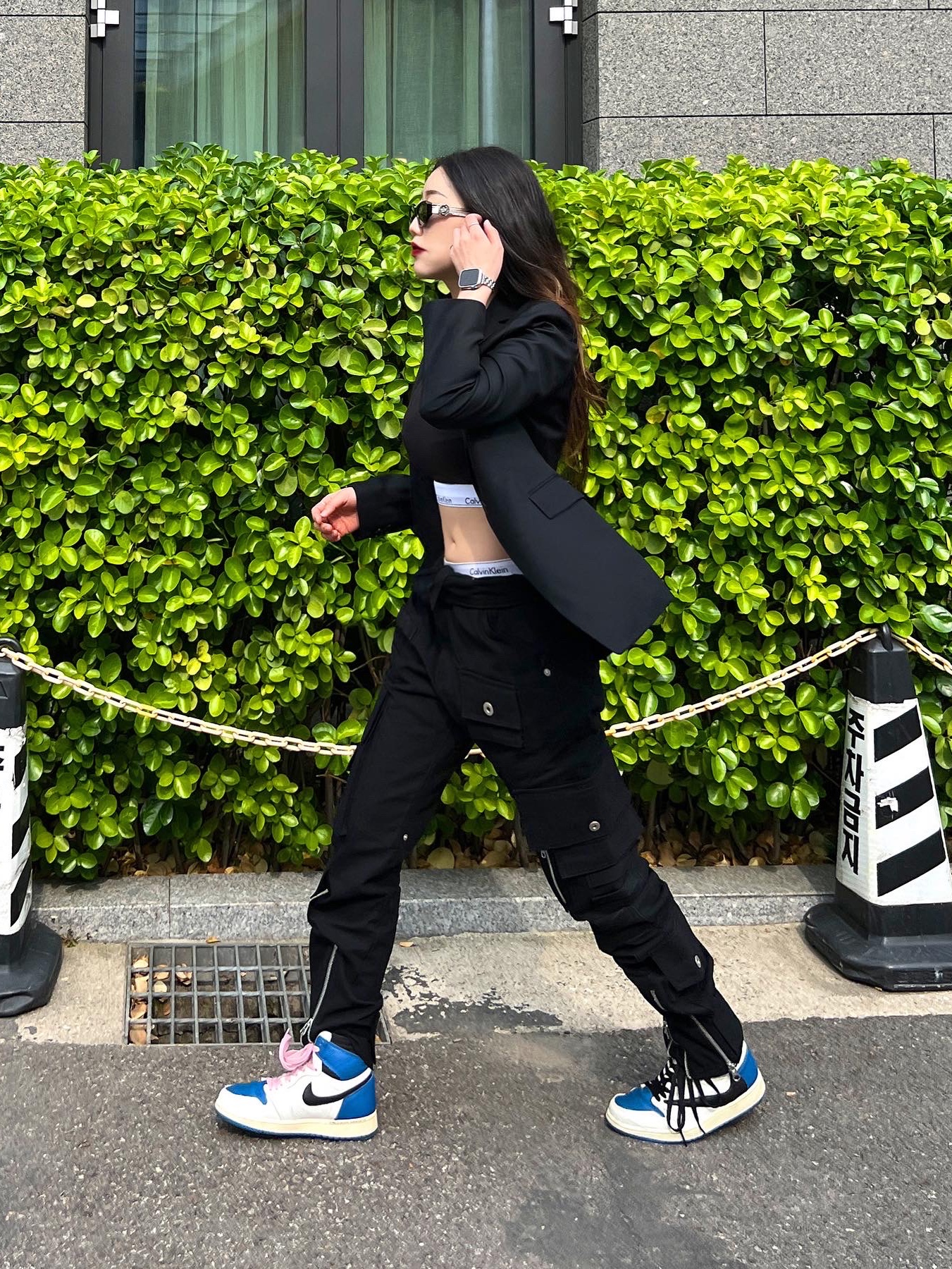 Jordan 1 x Travis Scott x Fragment Retro High OG SP Military Blue 착용 스타일 - 2