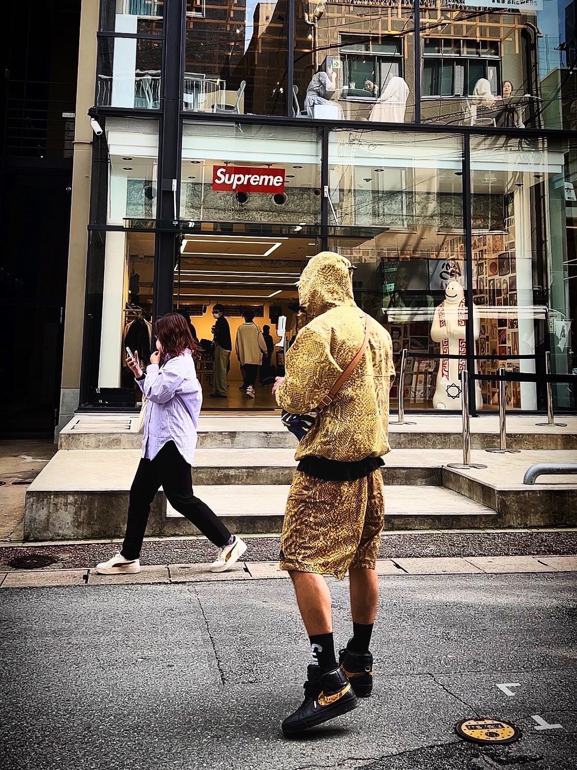 Supreme x Nike ACG Denim 6-Panel Gold Snakeskin - 22FW, Supreme x Nike ACG Denim Pullover Gold Snakeskin - 22FW 착용 스타일 - 1