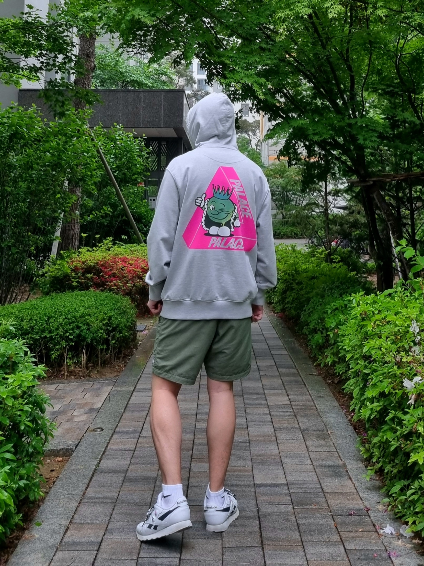 Palace Tri-Smiler Hood Grey Marl - 20SS, Palace Sofar Shell Shorts Olive - 21SS 착용 스타일