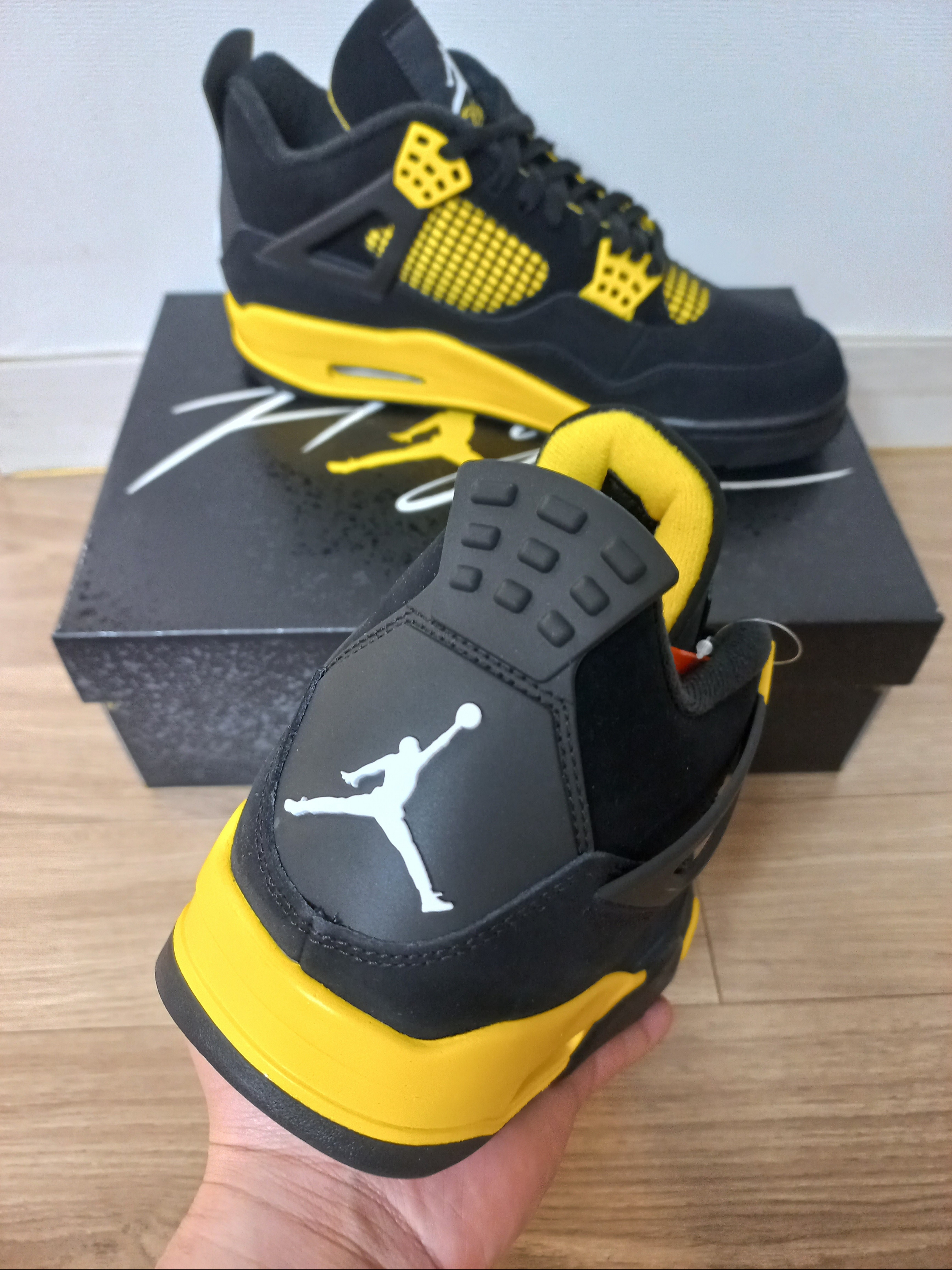 Jordan 4 Retro Thunder 2023, (GS) Jordan 4 Retro Thunder 2023 착용 스타일 - 2