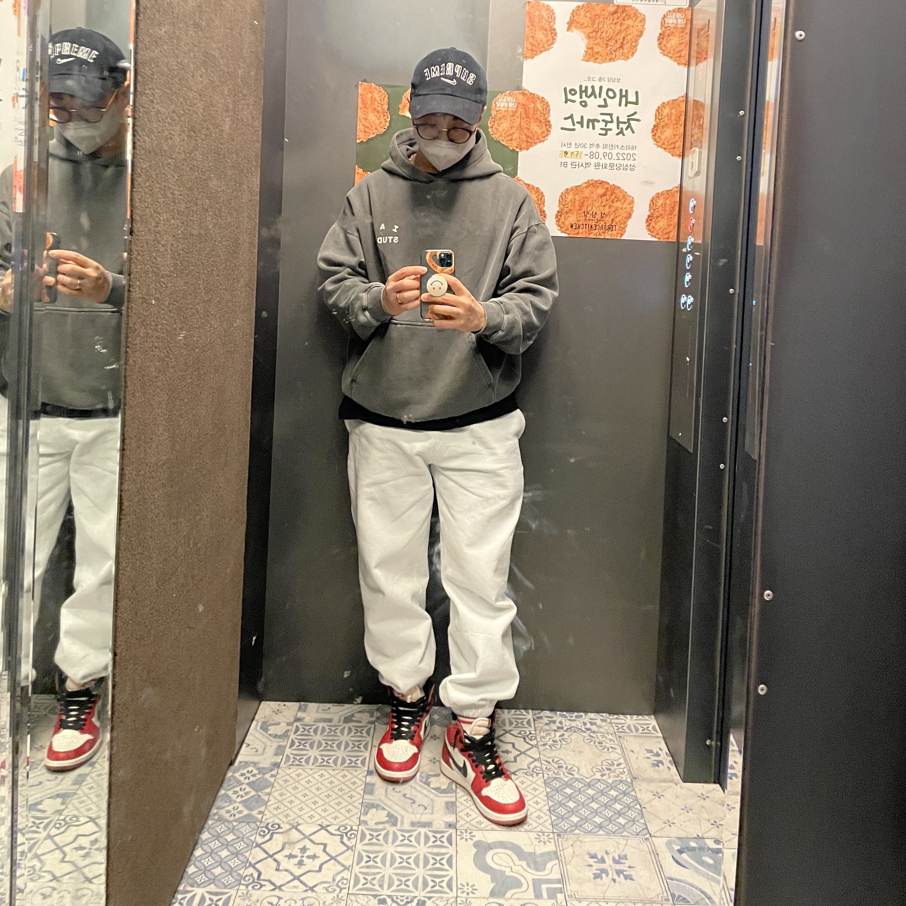 Jordan 1 Retro High OG Chicago 2022, IAB Studio Pigment Hoodie & Sack Black 착용 스타일