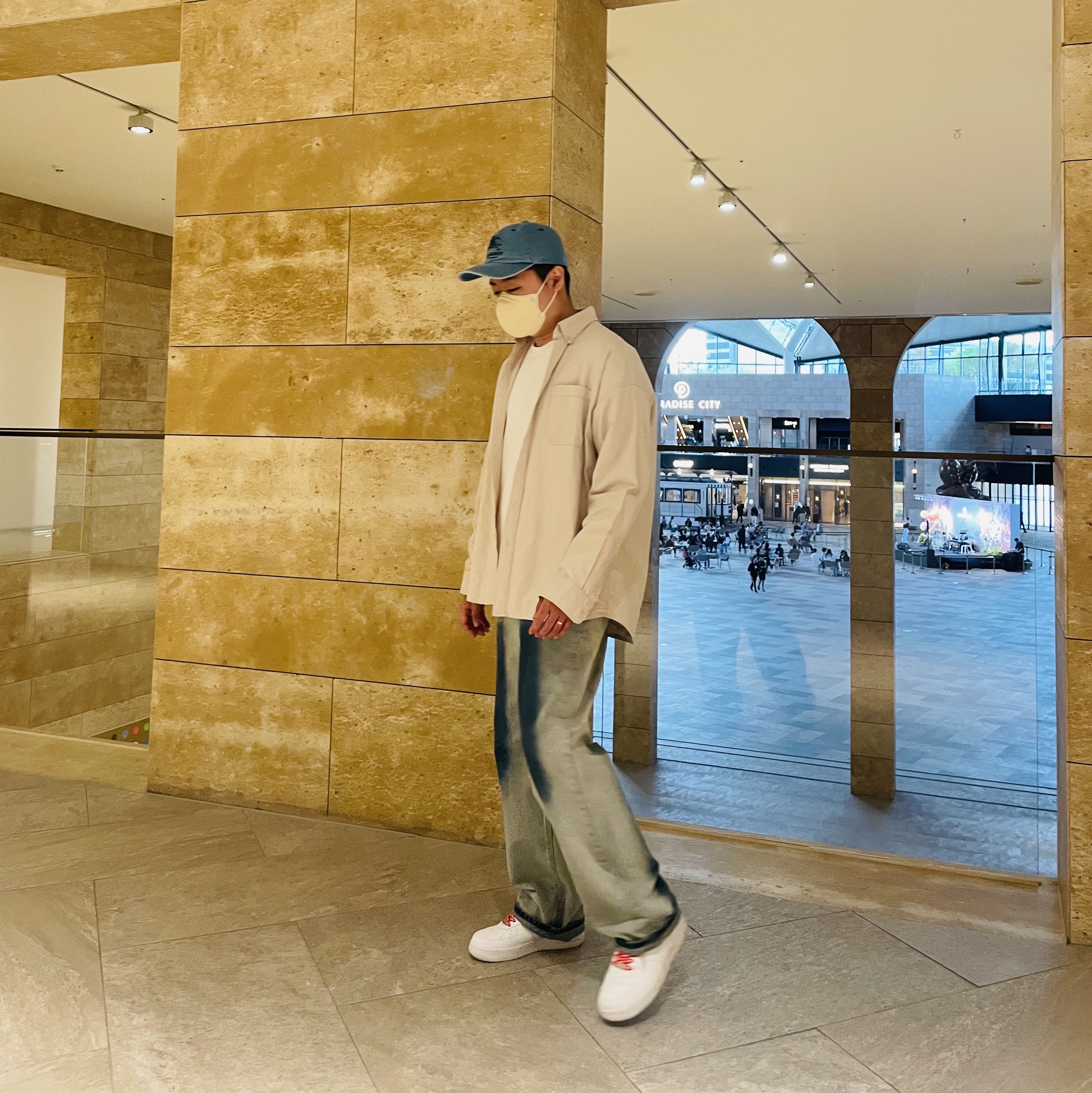 Nike x Supreme Air Force 1 Low White, Supreme x Burberry Denim 6-Panel Washed Blue - 22SS 착용 스타일 - 3