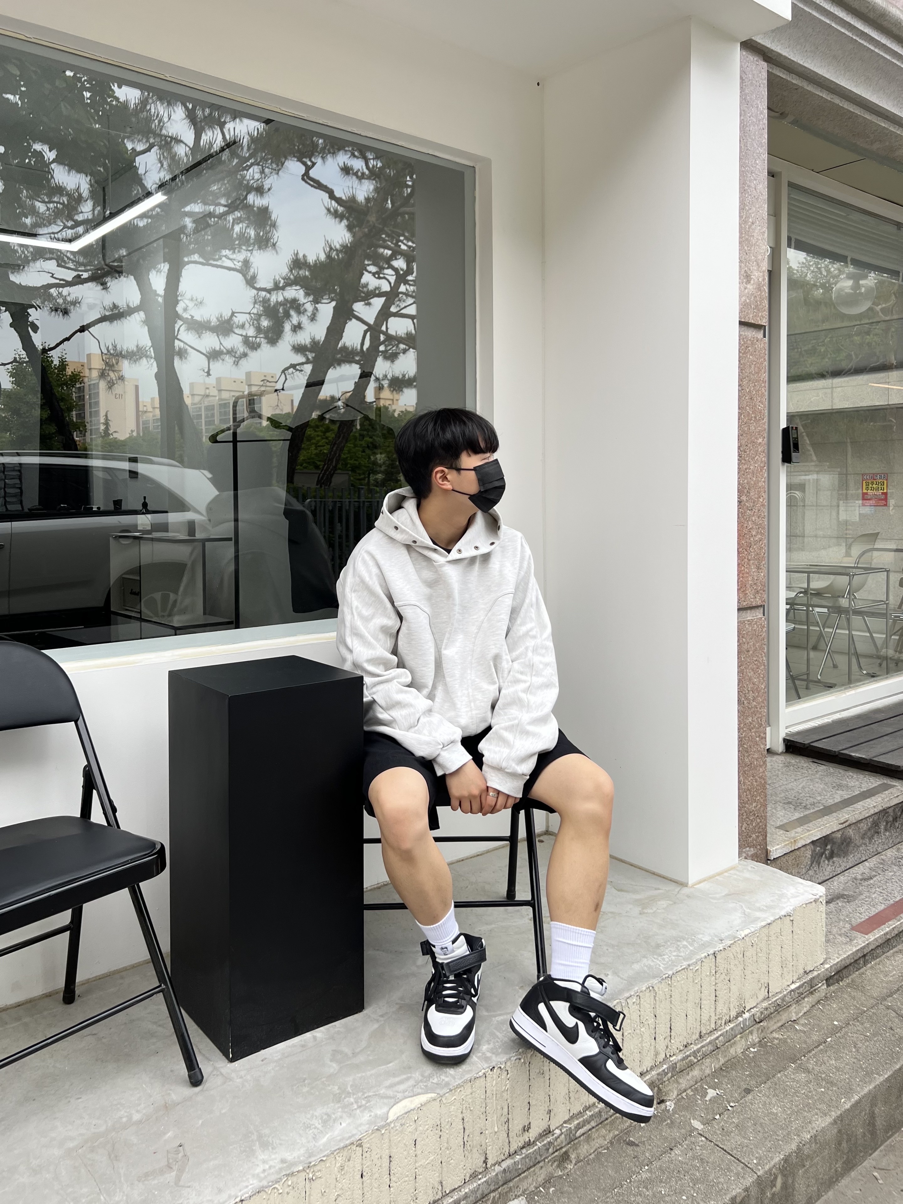 Nike x Stussy Air Force 1 '07 Mid SP Black and Light Bone, Grailz Geometry Hoodie Heather Grey 착용 스타일 - 3